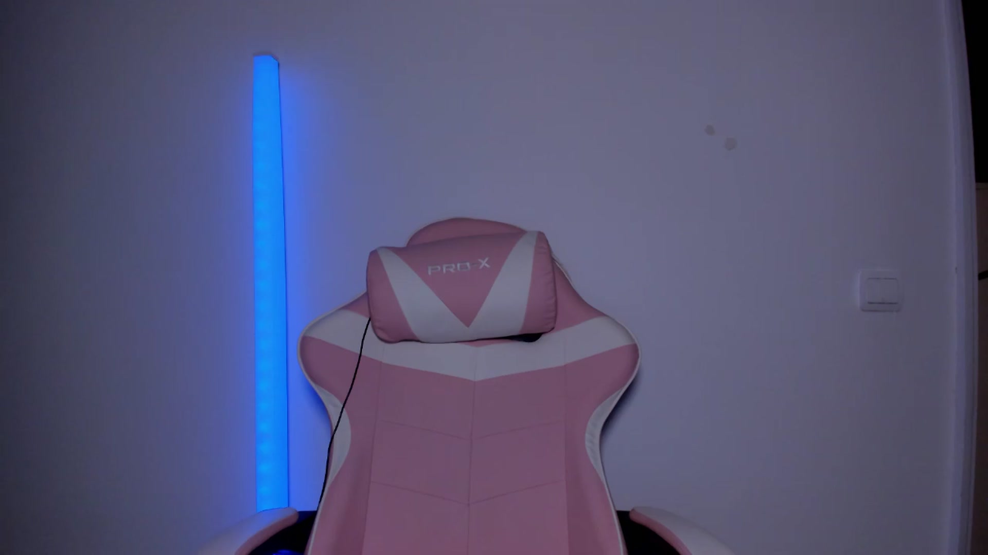 Gallery image thumbnail from AmberBlue_'s myfreecams stream on, 08/18/2026, 23:06 image 14 of 20