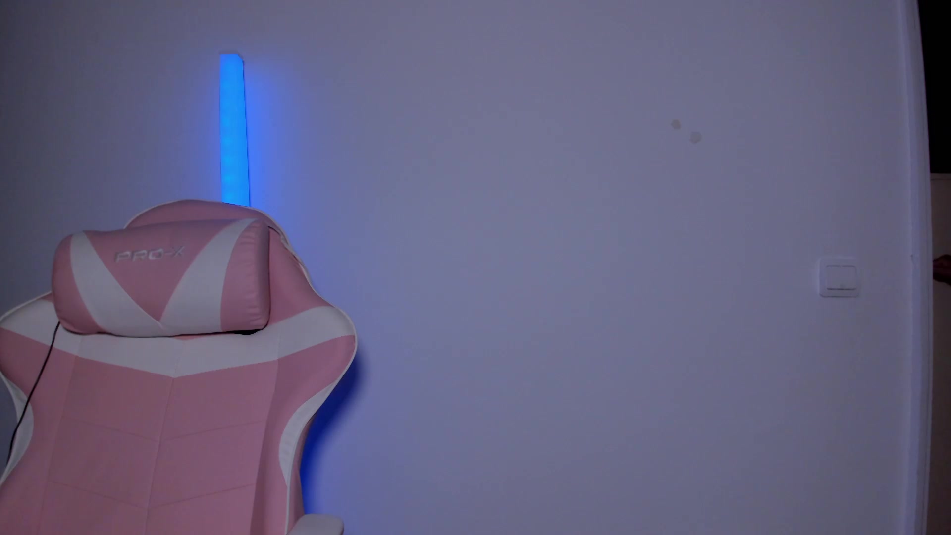 Gallery image thumbnail from AmberBlue_'s myfreecams stream on, 08/19/2026, 02:10 image 7 of 20
