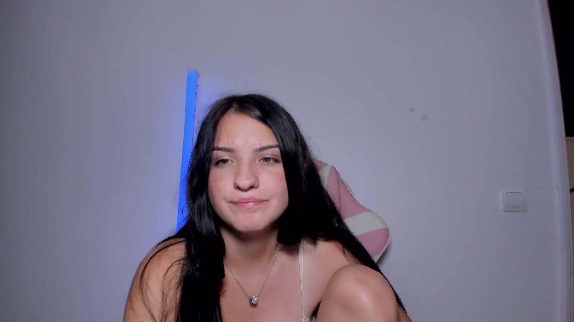 Gallery image thumbnail from AmberBlue_'s myfreecams stream on, 08/20/2026, 19:43 image 8 of 20
