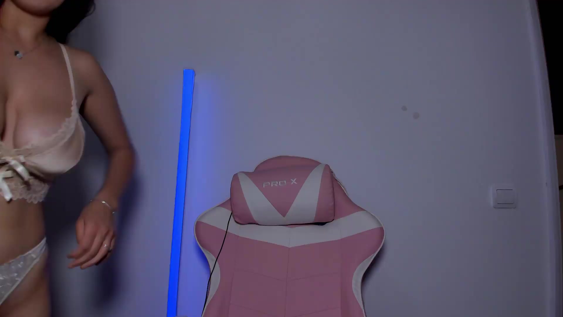 Gallery image thumbnail from AmberBlue_'s myfreecams stream on, 08/20/2026, 19:43 image 16 of 20