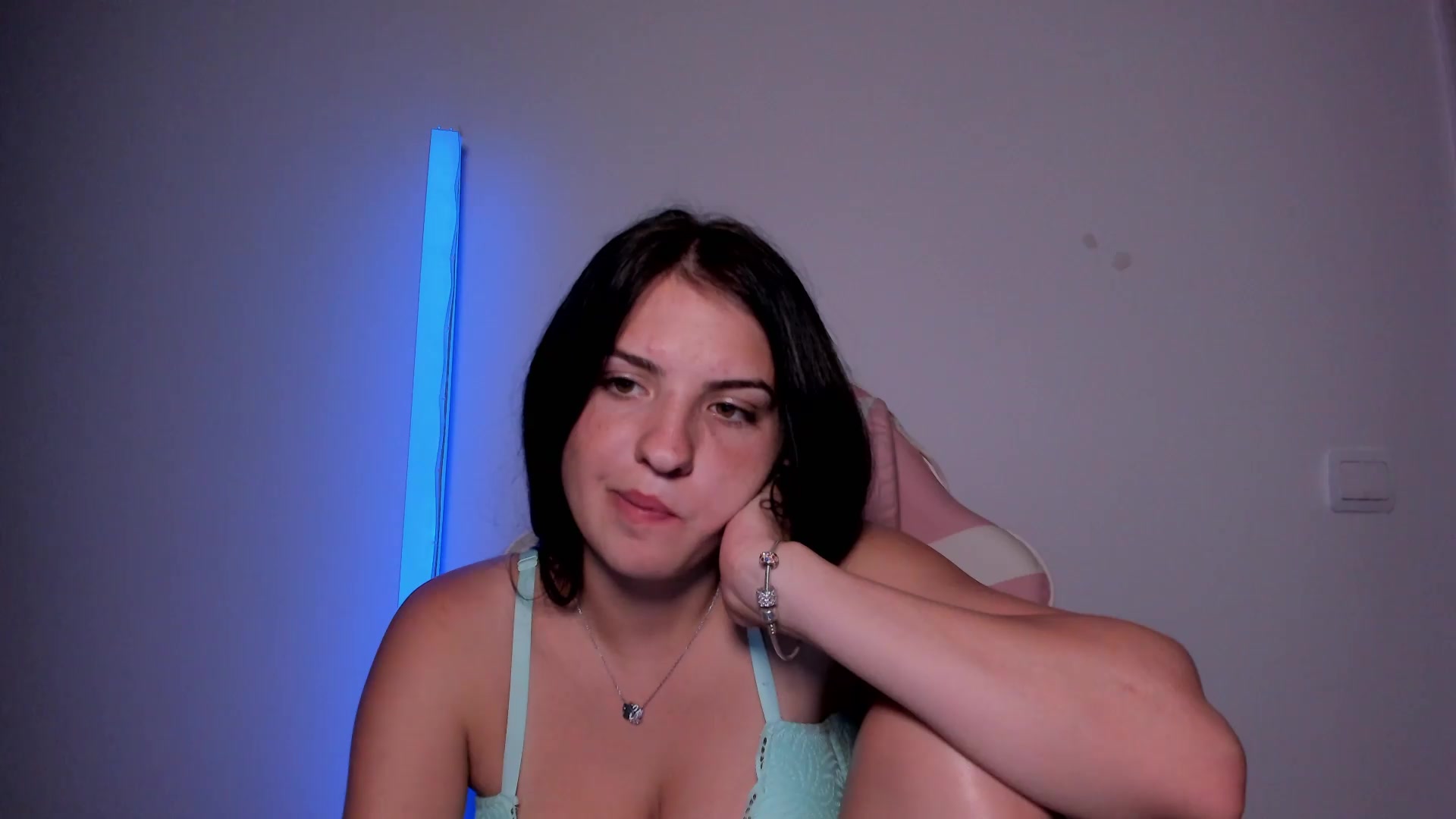 Gallery image thumbnail from AmberBlue_'s myfreecams stream on, 08/22/2026, 01:14 image 2 of 20