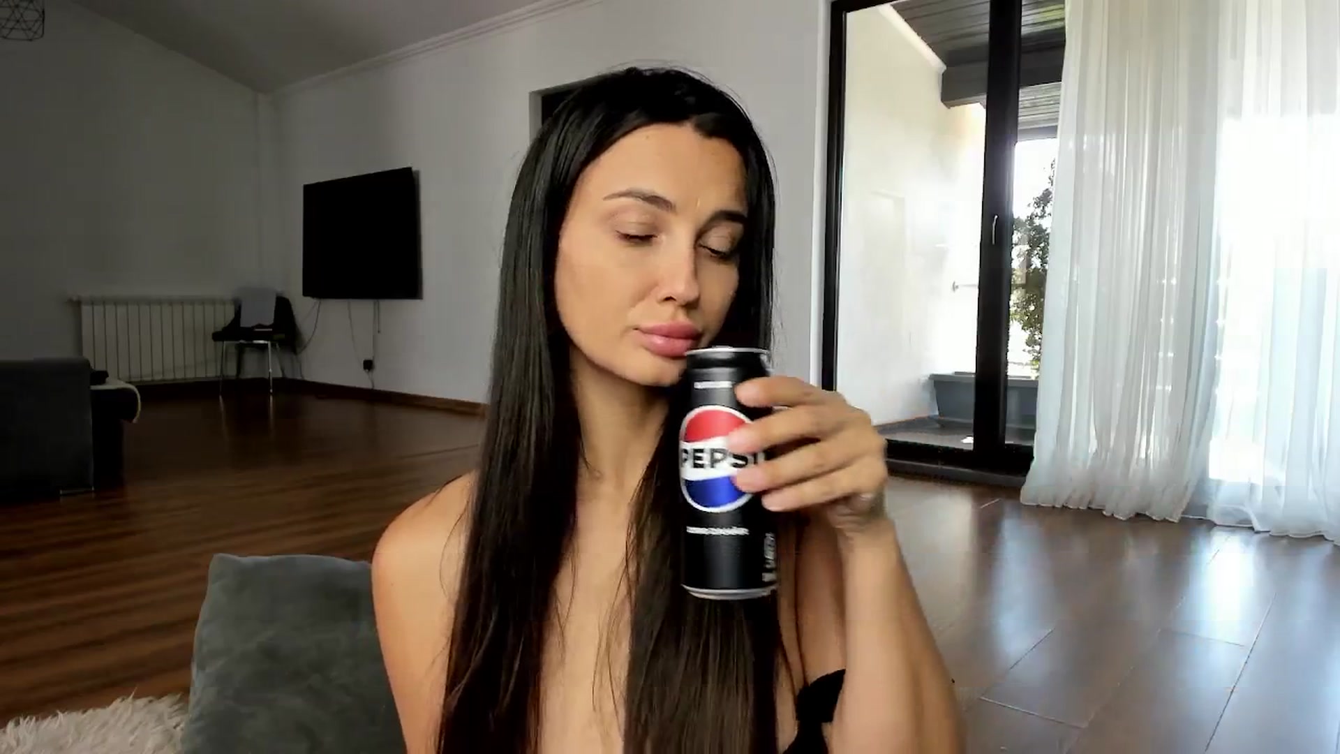 Gallery image thumbnail from AmberClyde's myfreecams stream on, 08/26/2025, 12:53 image 2 of 20