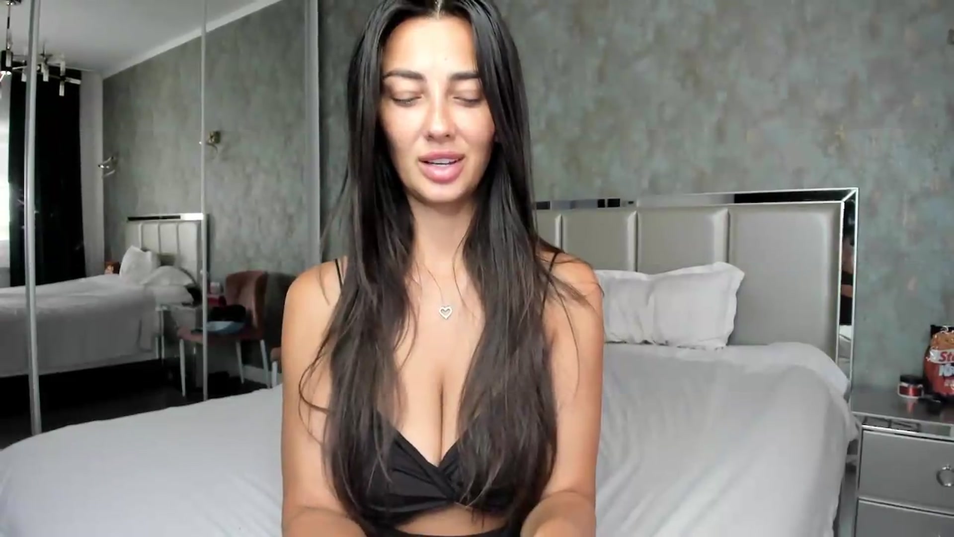 Gallery image thumbnail from AmberClyde's myfreecams stream on, 08/12/2026, 10:26 image 5 of 20