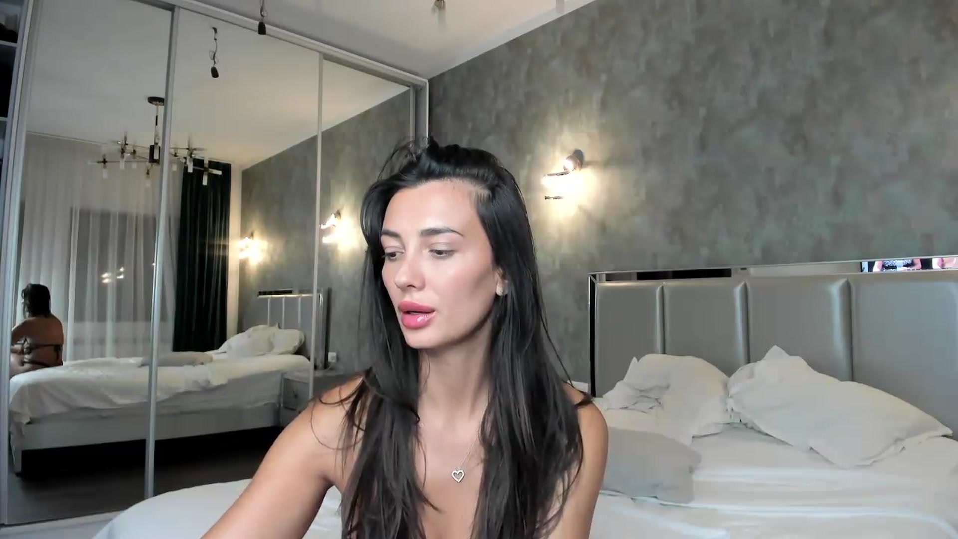 Gallery image thumbnail from AmberClyde's myfreecams stream on, 08/21/2026, 20:42 image 4 of 20