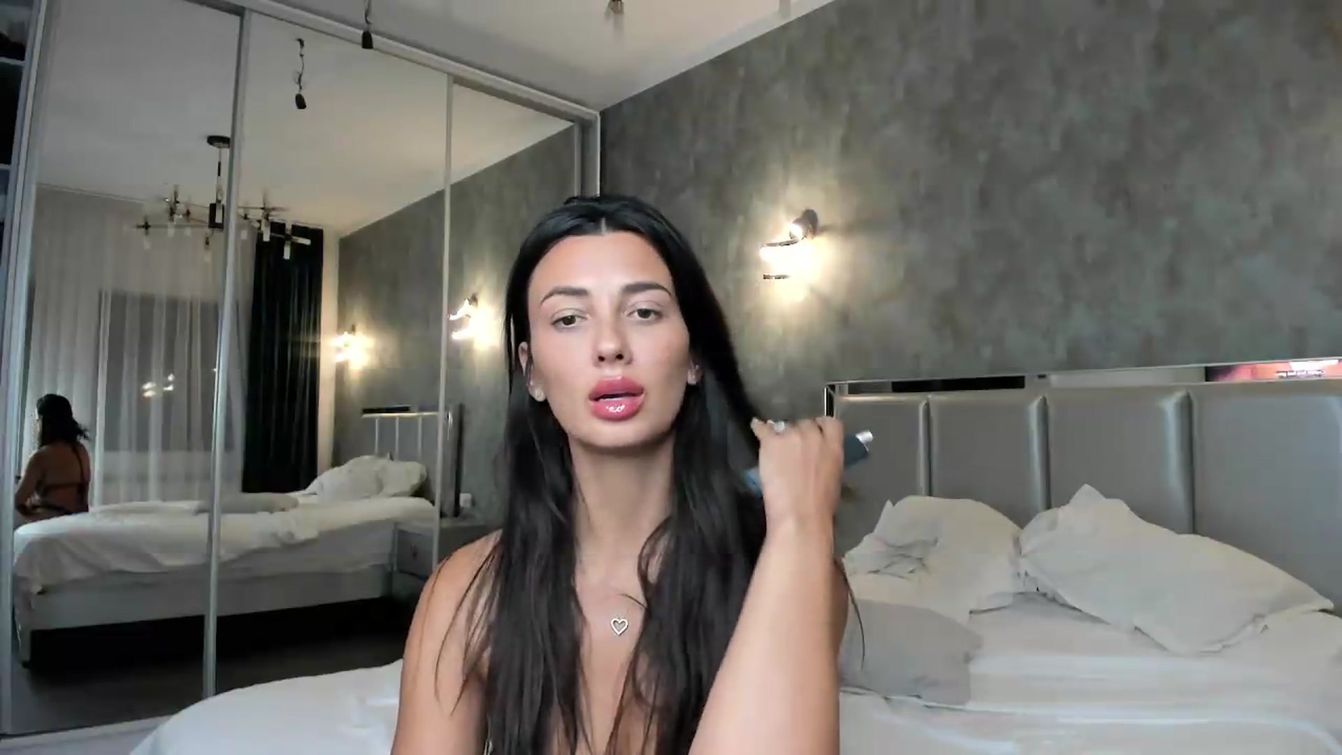 Gallery image thumbnail from AmberClyde's myfreecams stream on, 08/21/2026, 20:42 image 3 of 20