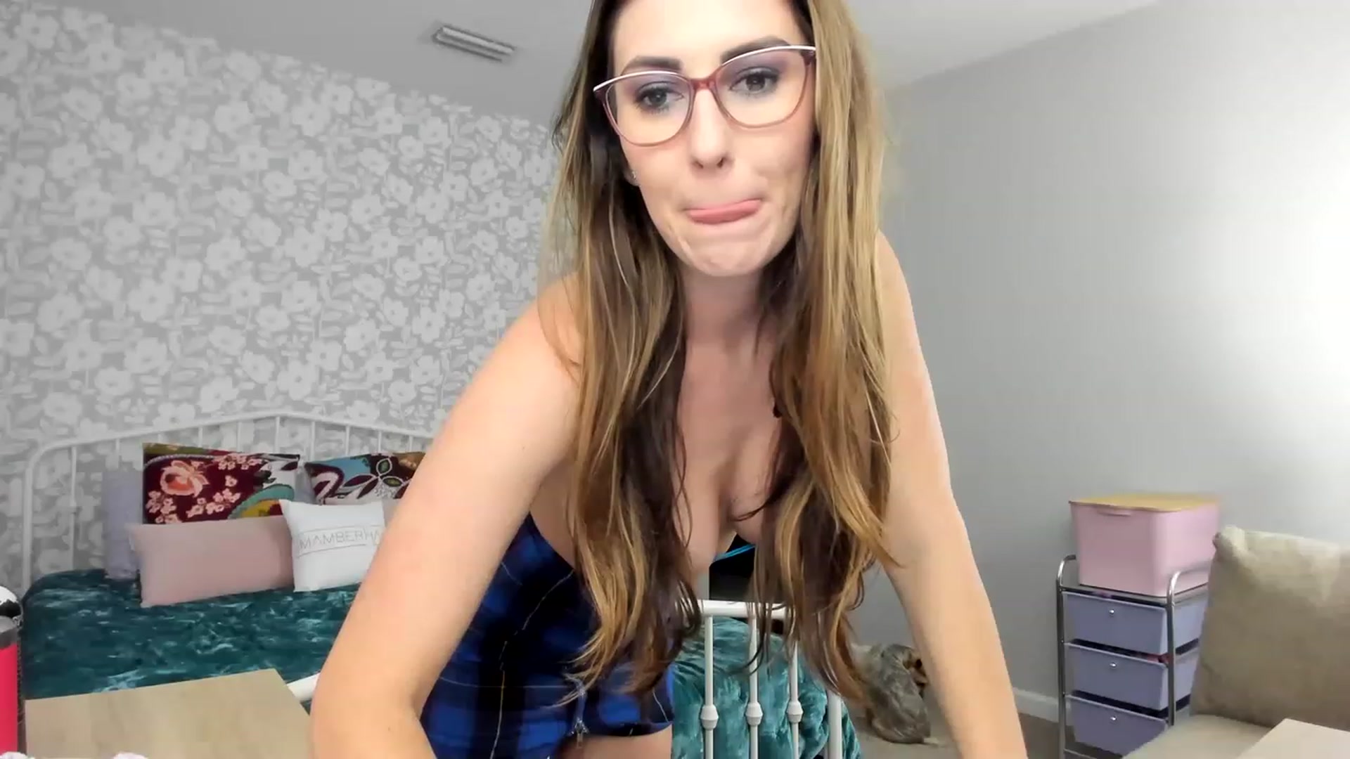 Gallery image thumbnail from AmberHahn's myfreecams stream on, 11/18/2022, 04:55 image 5 of 20