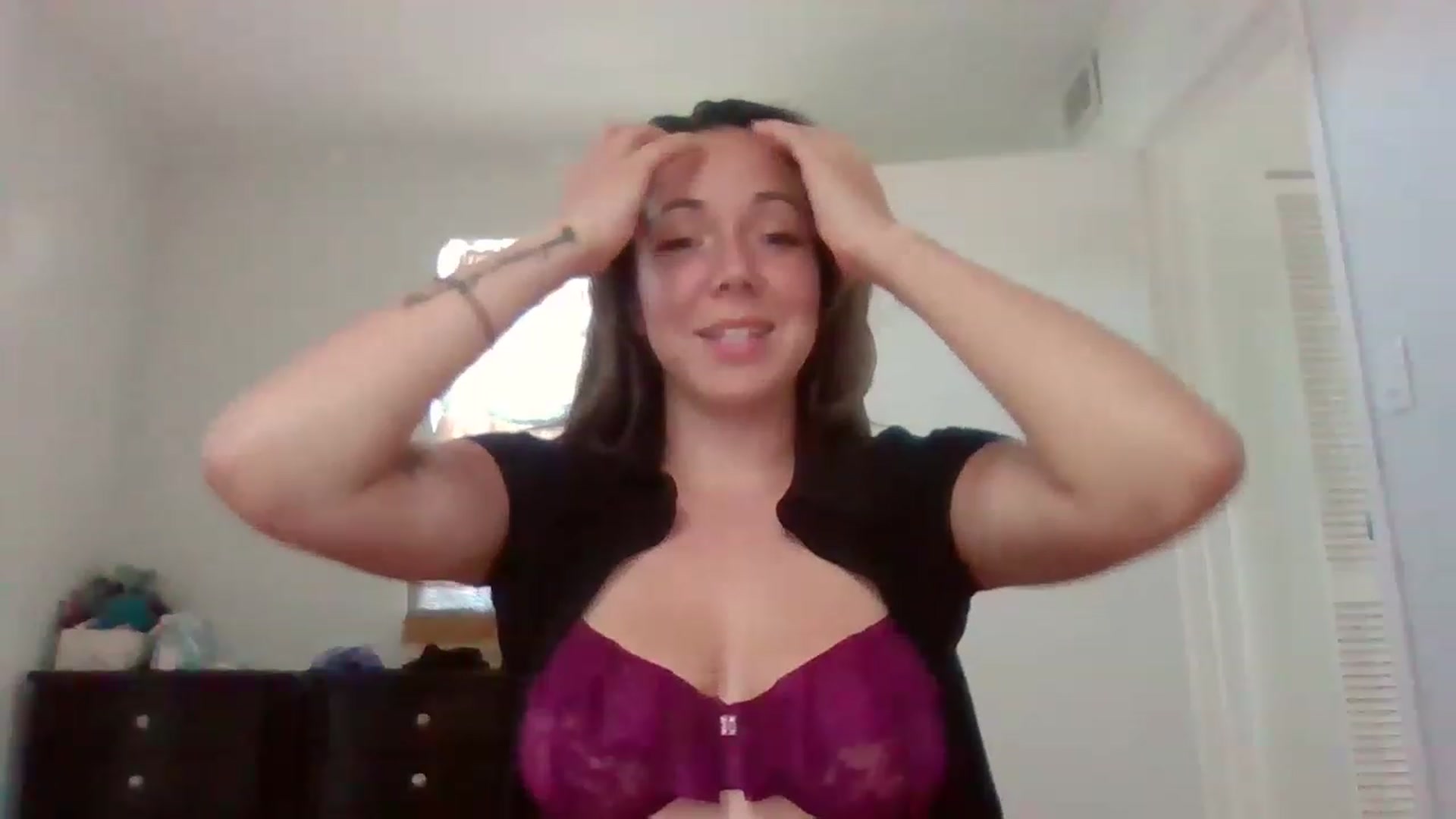 Gallery image thumbnail from AmberJameson's myfreecams stream on, 04/27/2023, 20:54 image 12 of 20