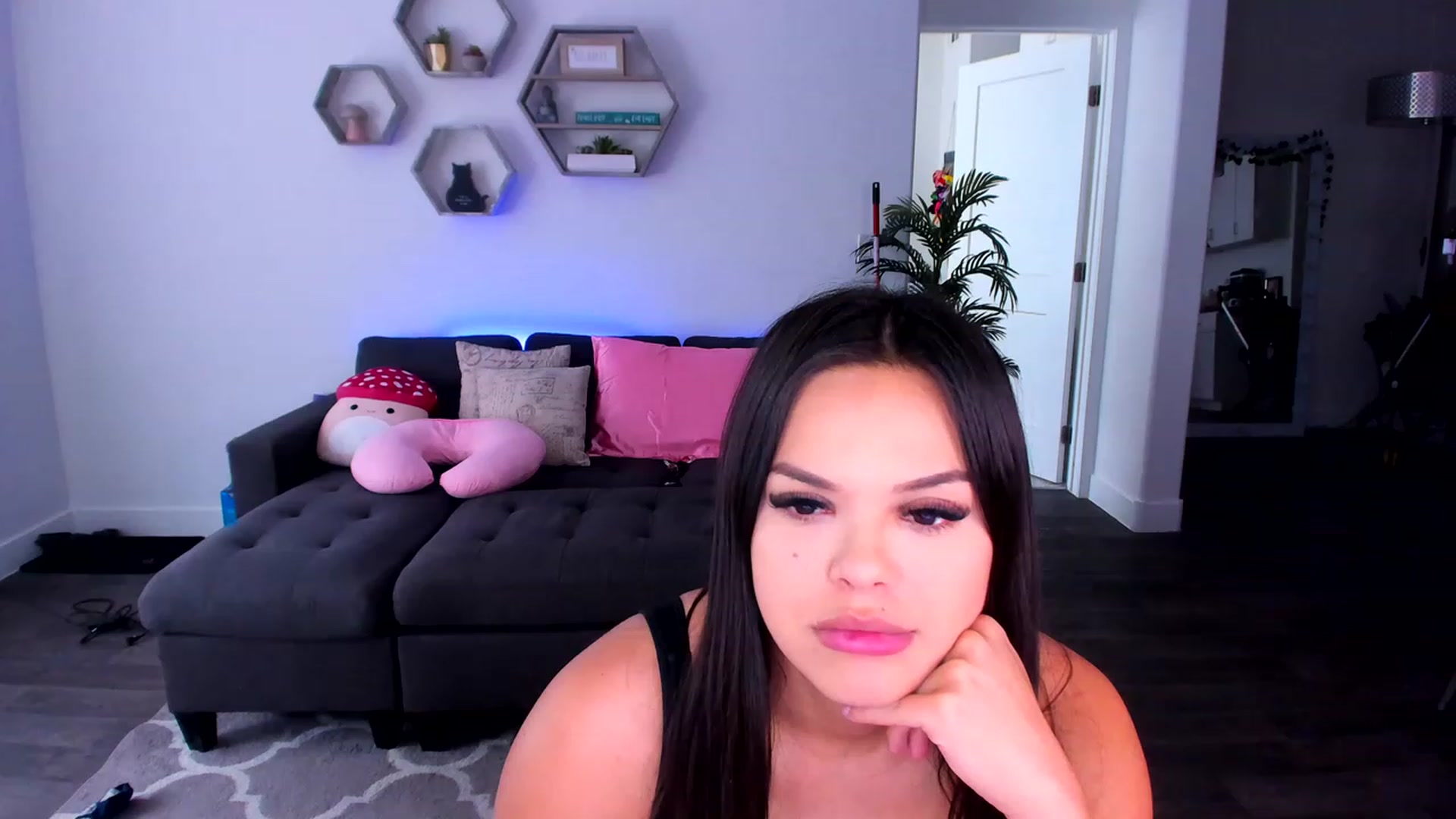 Gallery image thumbnail from AmberMae_'s myfreecams stream on, 03/08/2023, 20:18 image 9 of 20