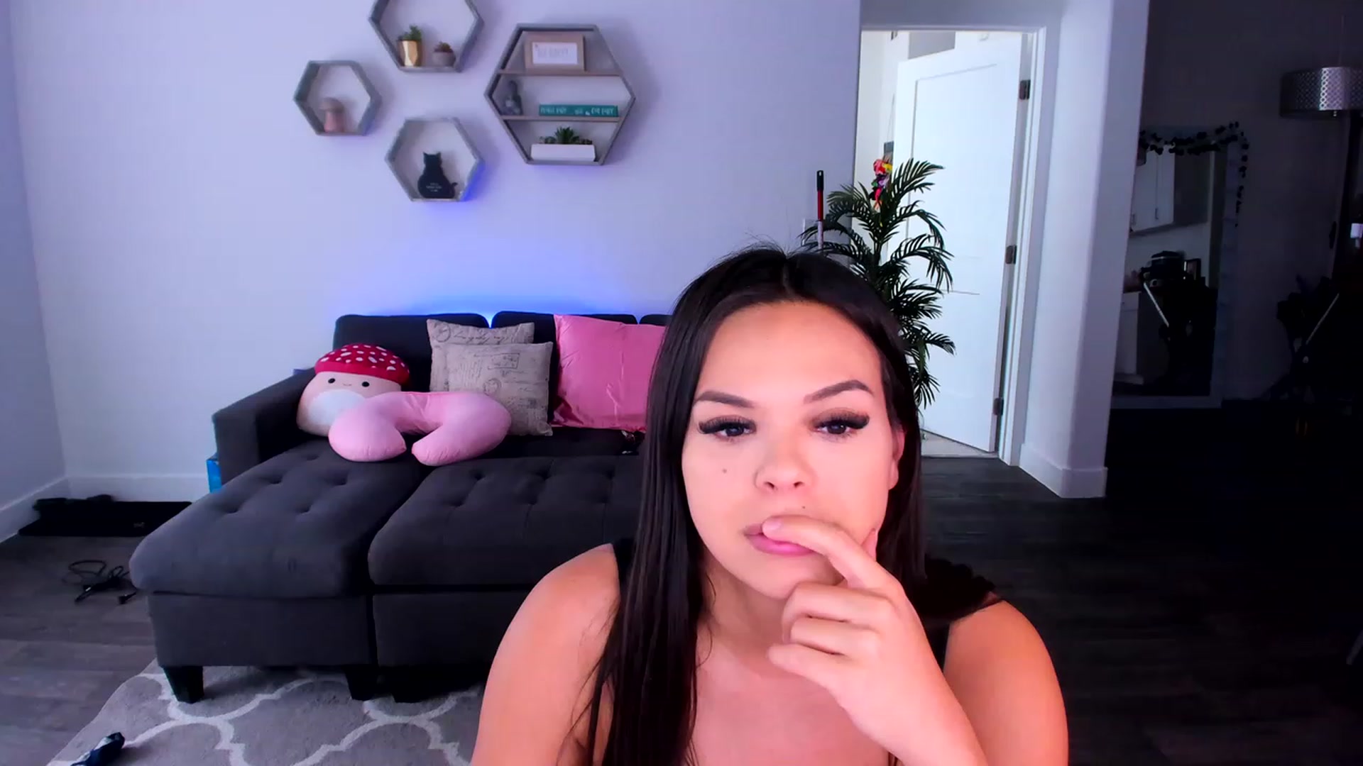 Gallery image thumbnail from AmberMae_'s myfreecams stream on, 03/08/2023, 20:18 image 7 of 20