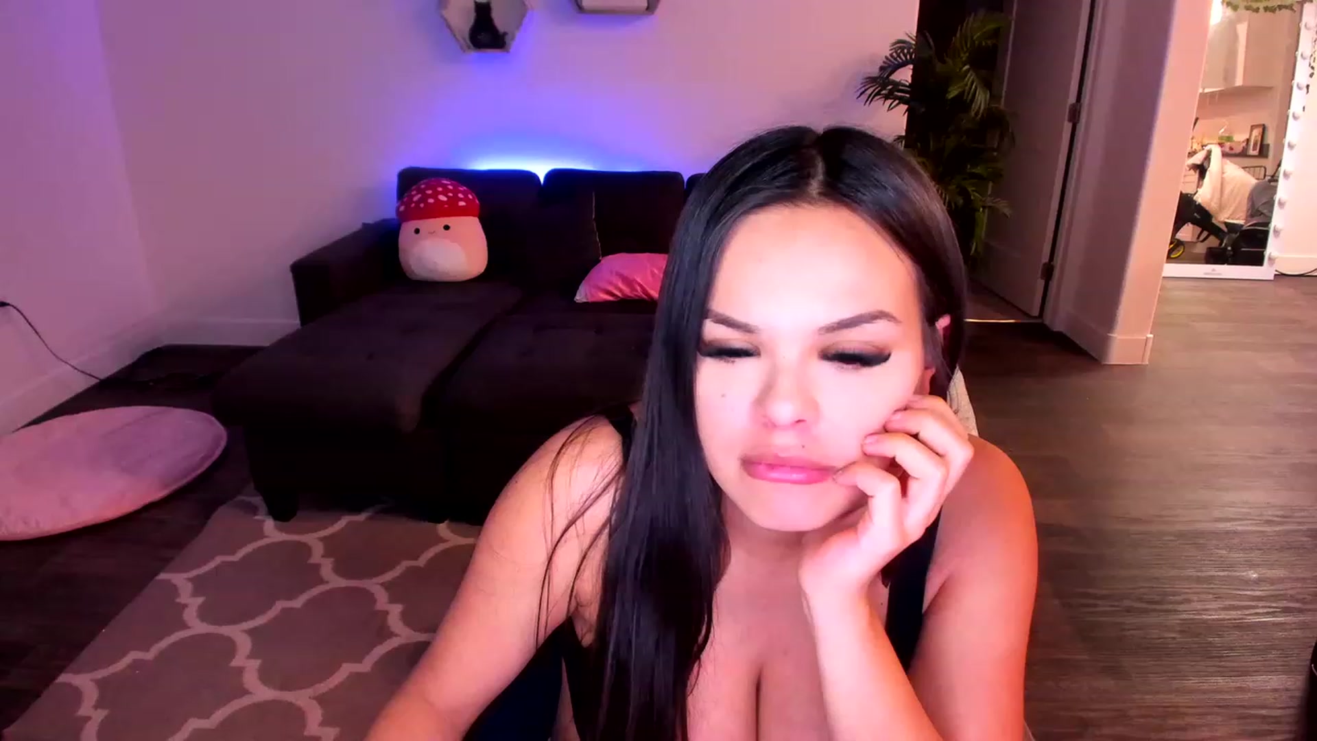Gallery image thumbnail from AmberMae_'s myfreecams stream on, 03/21/2023, 05:06 image 10 of 20