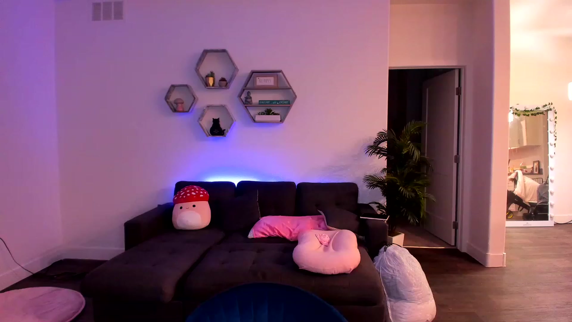 Gallery image thumbnail from AmberMae_'s myfreecams stream on, 03/21/2023, 06:57 image 7 of 20