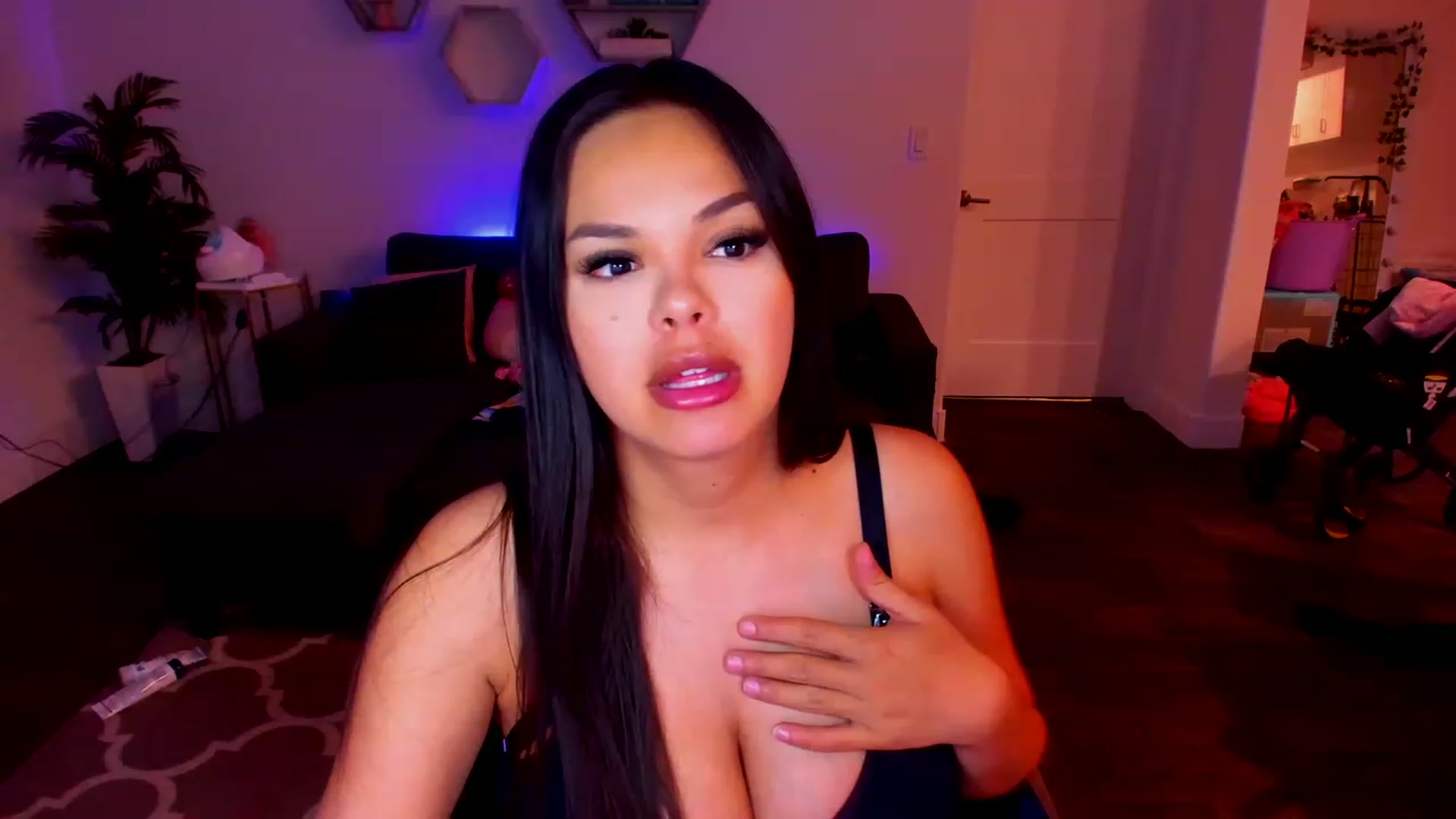Gallery image thumbnail from AmberMae_'s myfreecams stream on, 04/14/2023, 07:12 image 2 of 20