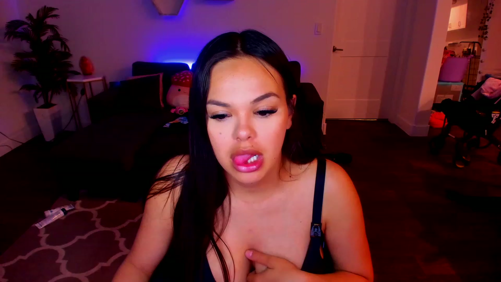 Gallery image thumbnail from AmberMae_'s myfreecams stream on, 04/14/2023, 07:42 image 10 of 20