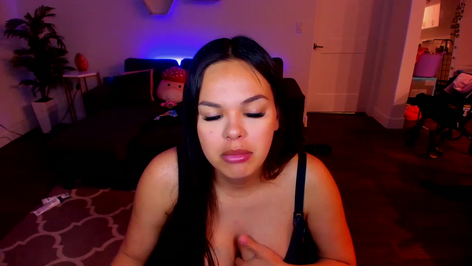 Gallery image thumbnail from AmberMae_'s myfreecams stream on, 04/14/2023, 07:42 image 6 of 20