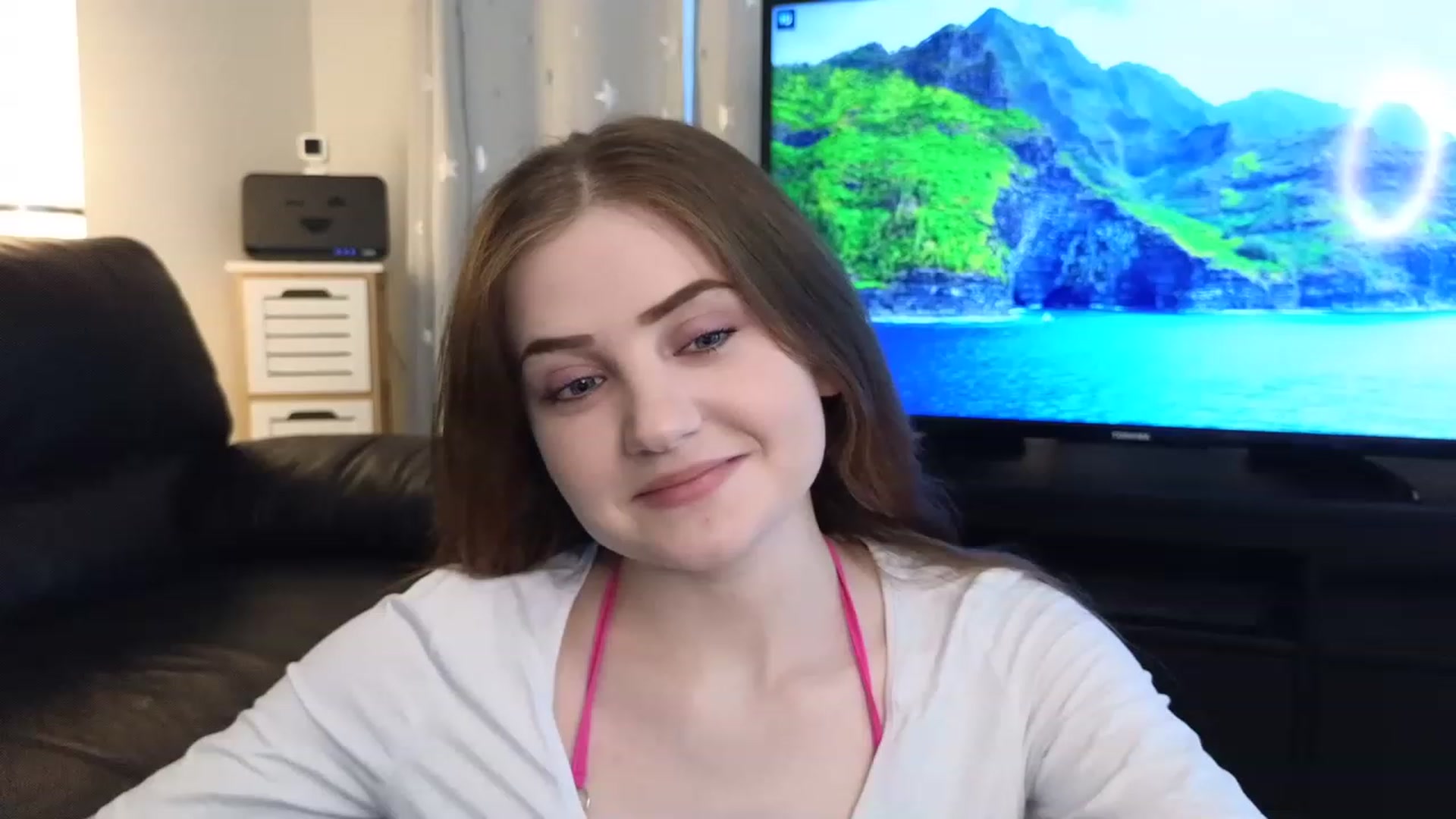 Gallery image thumbnail from AmberPeach's myfreecams stream on, 04/09/2023, 18:28 image 6 of 20