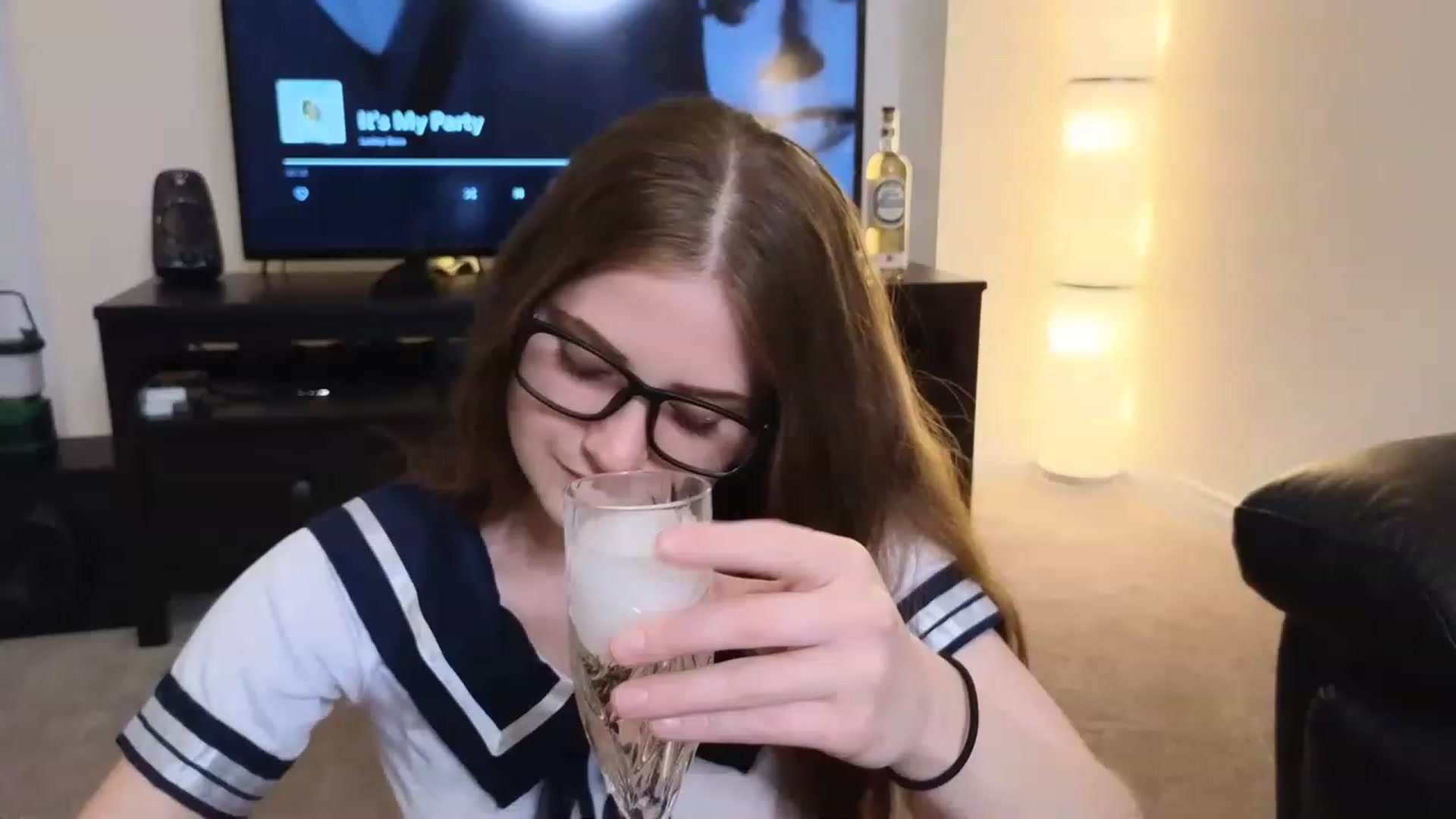 Gallery image thumbnail from AmberPeach's myfreecams stream on, 05/15/2023, 02:35 image 10 of 20
