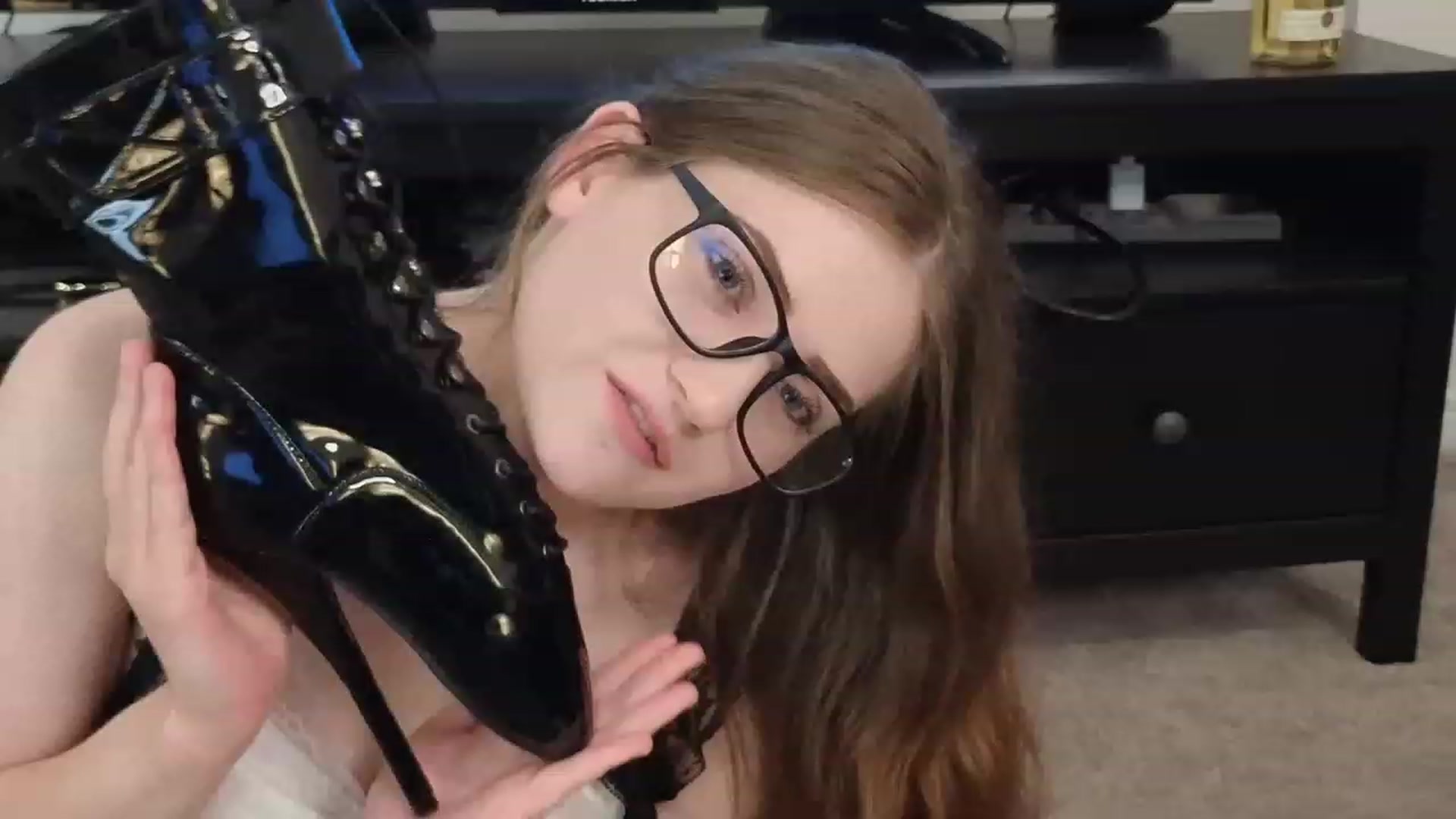 Gallery image thumbnail from AmberPeach's myfreecams stream on, 05/17/2023, 20:26 image 7 of 20