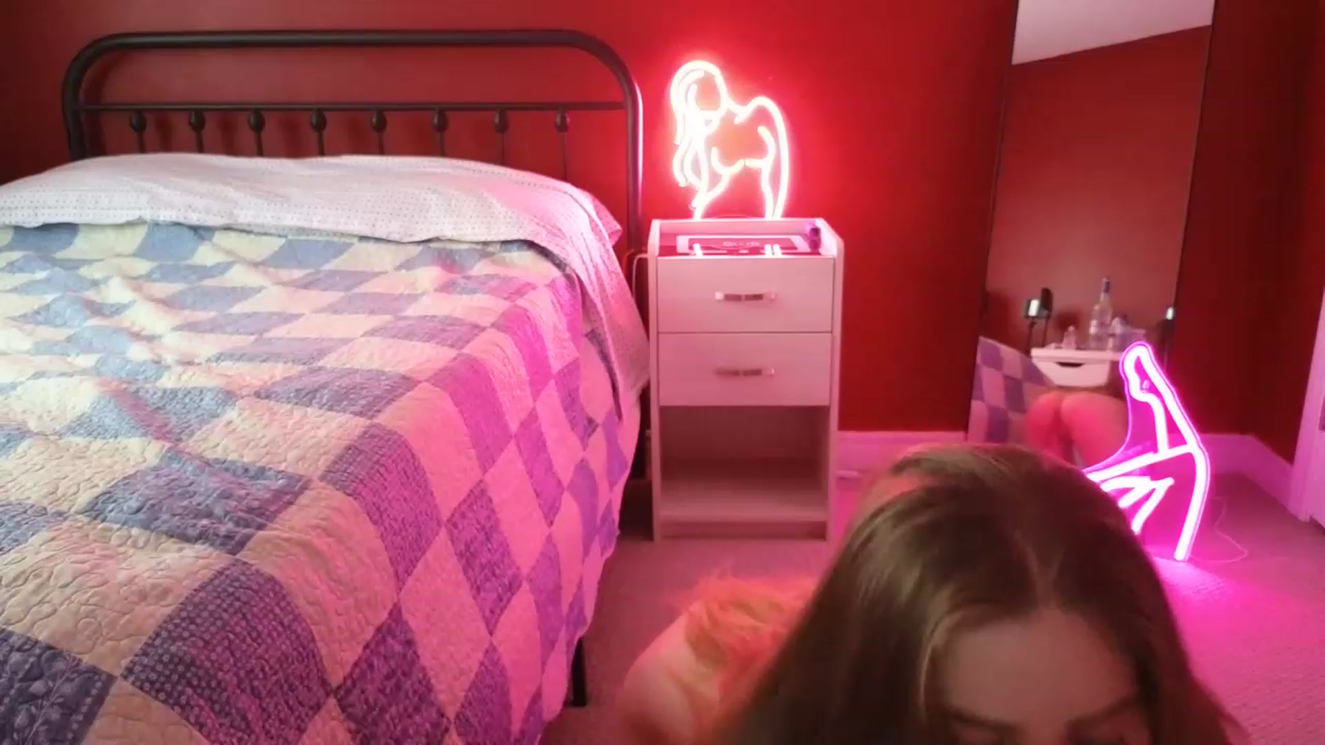 Gallery image thumbnail from AmberPeach's myfreecams stream on, 08/10/2023, 20:14 image 6 of 20