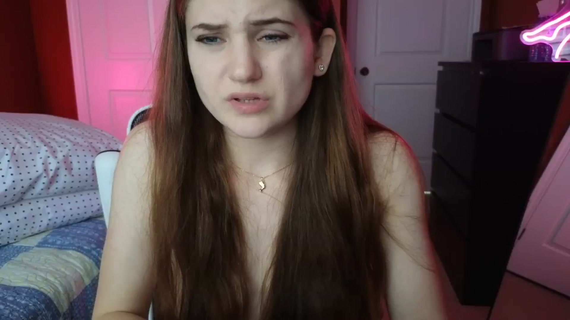 Gallery image thumbnail from AmberPeach's myfreecams stream on, 08/18/2023, 21:16 image 17 of 20
