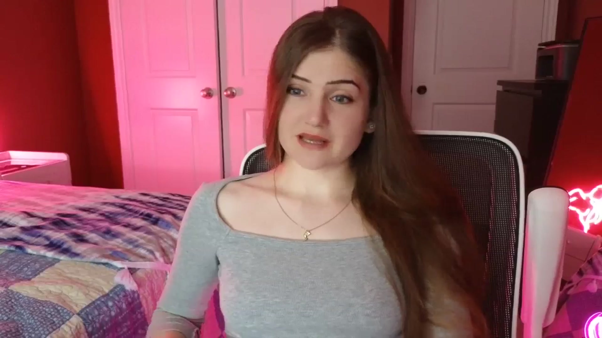 Gallery image thumbnail from AmberPeach's myfreecams stream on, 10/05/2023, 21:18 image 17 of 20