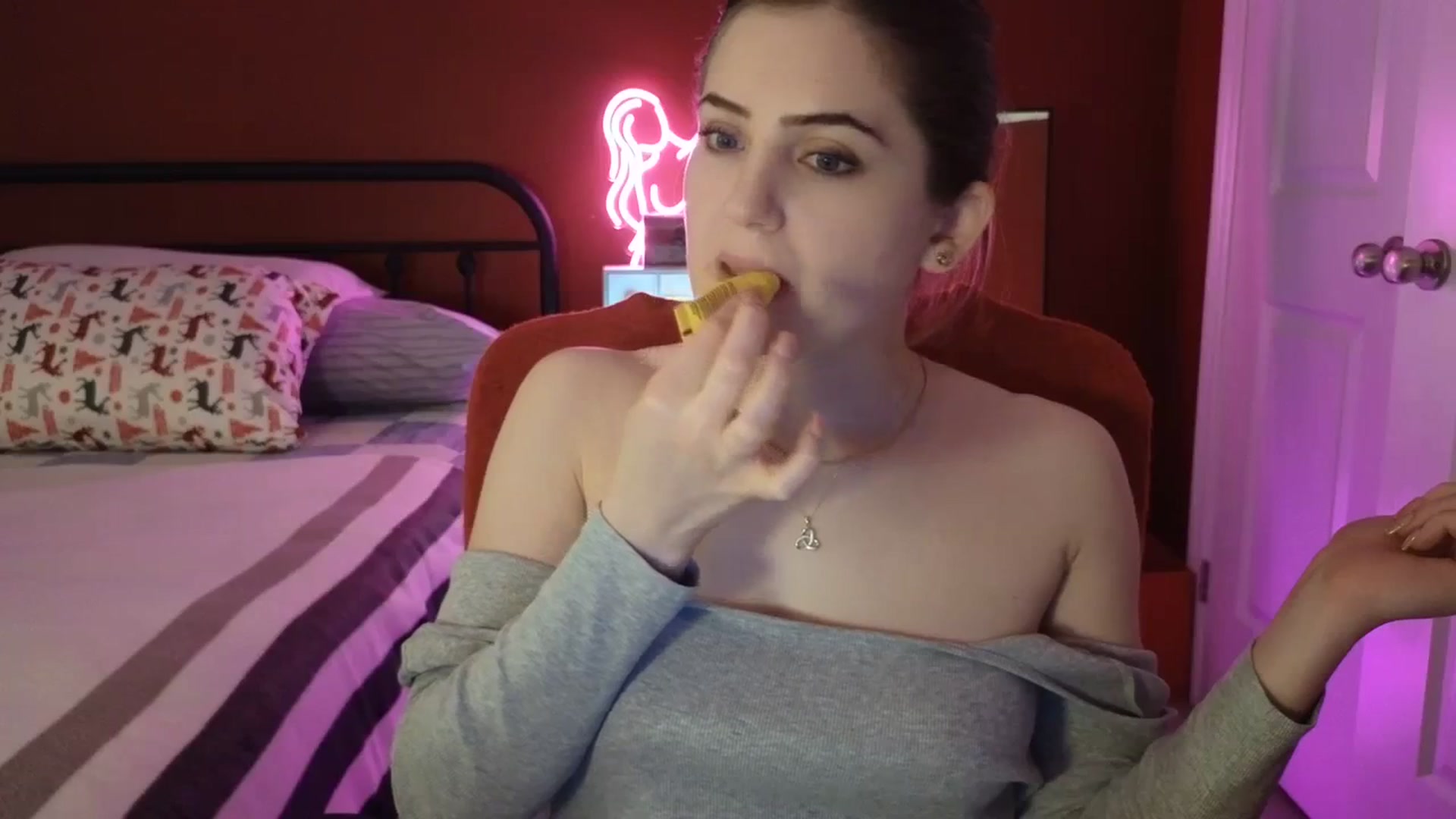 Gallery image thumbnail from AmberPeach's myfreecams stream on, 01/07/2024, 24:18 image 4 of 20