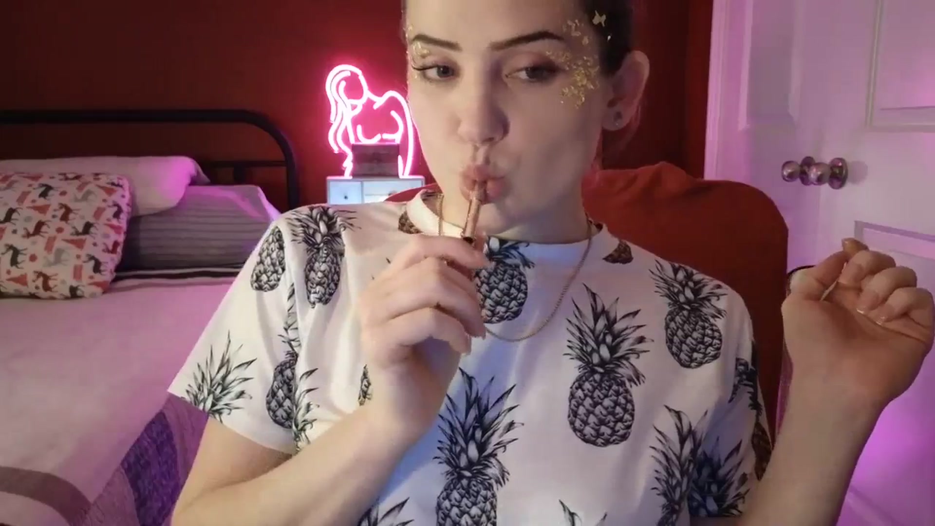 Gallery image thumbnail from AmberPeach's myfreecams stream on, 01/09/2024, 24:05 image 6 of 20