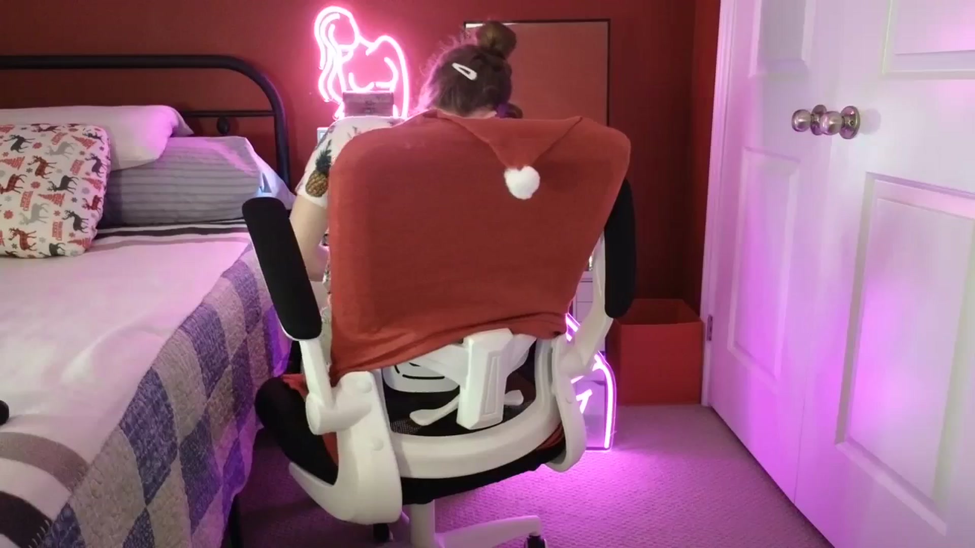 Gallery image thumbnail from AmberPeach's myfreecams stream on, 01/09/2024, 24:05 image 4 of 20