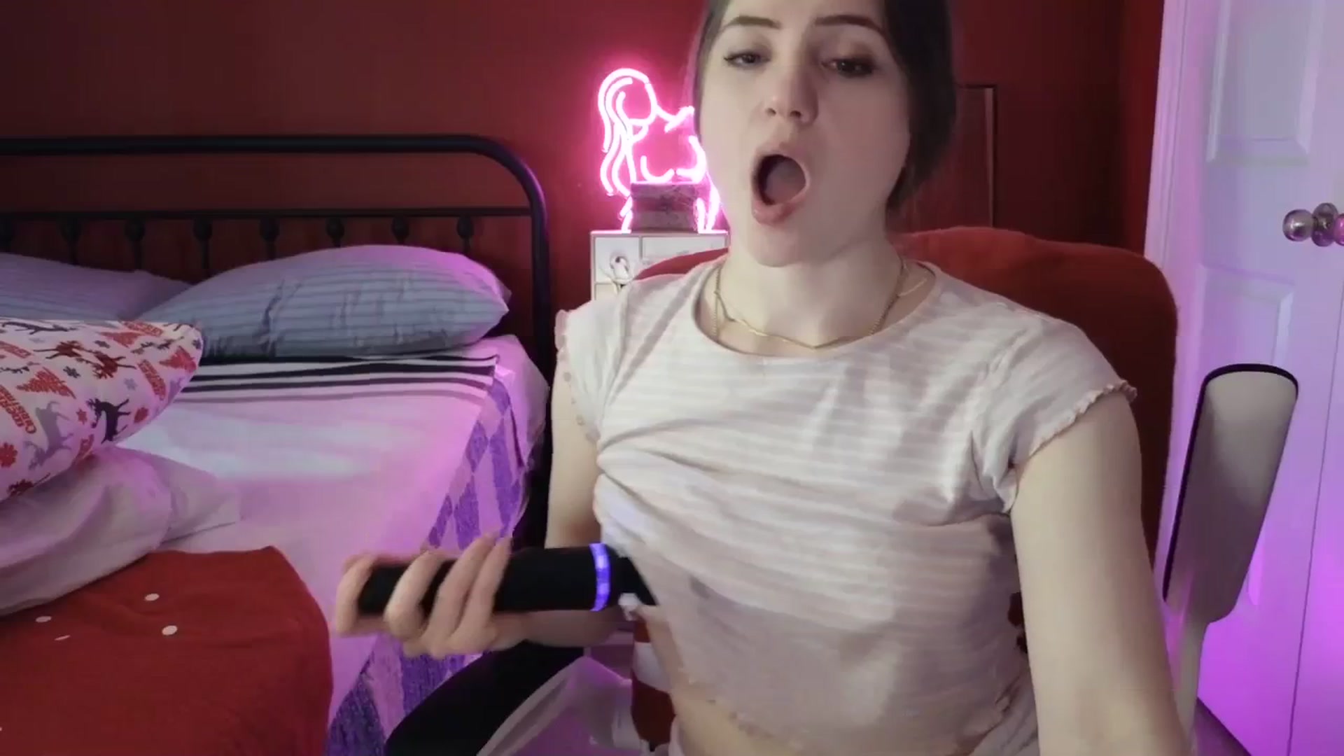 Gallery image thumbnail from AmberPeach's myfreecams stream on, 01/11/2024, 22:37 image 15 of 20