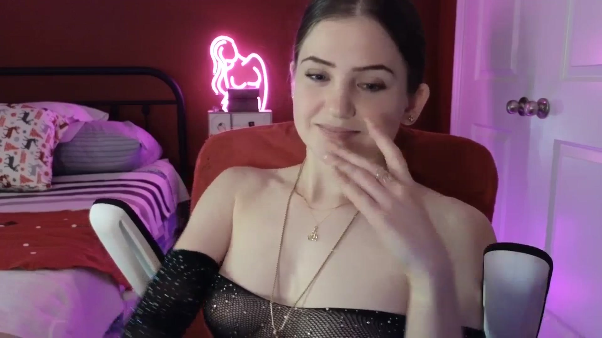 Gallery image thumbnail from AmberPeach's myfreecams stream on, 01/12/2024, 22:53 image 17 of 20