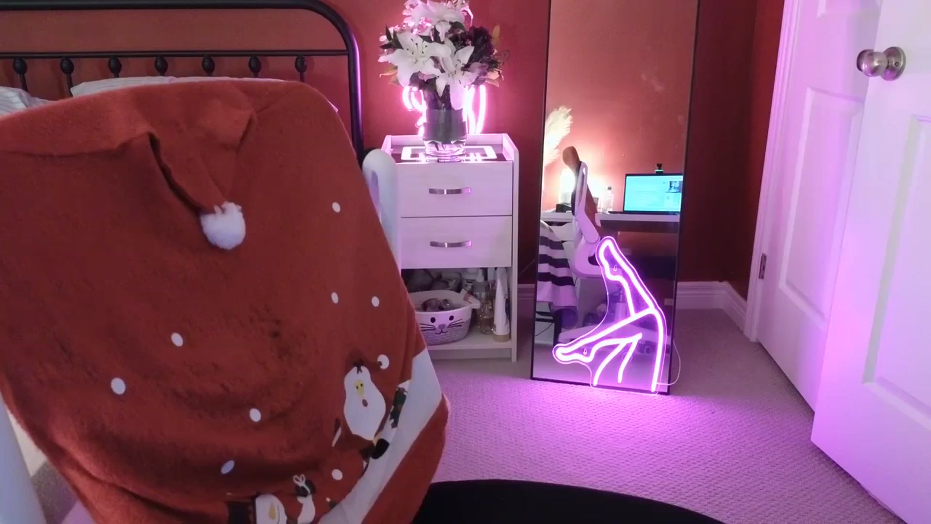 Gallery image thumbnail from AmberPeach's myfreecams stream on, 01/30/2024, 23:31 image 9 of 20