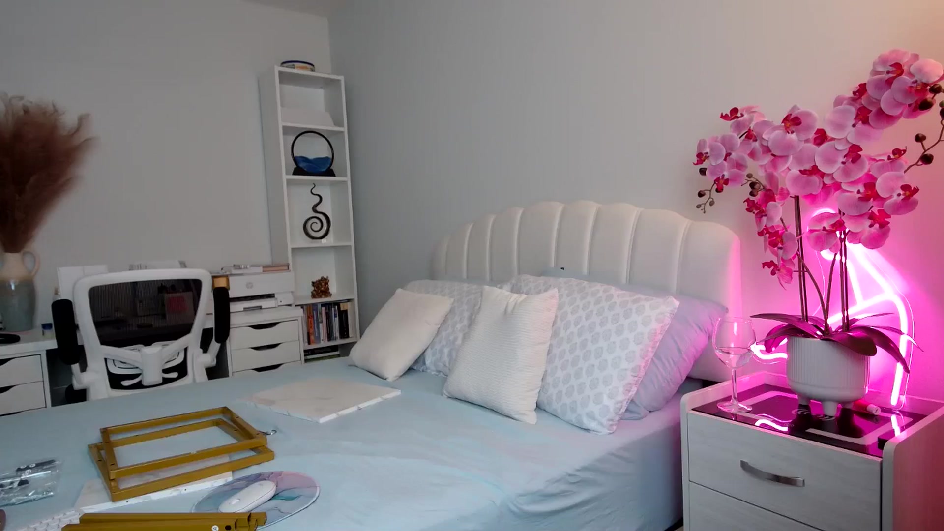 Gallery image thumbnail from AmberPeach's myfreecams stream on, 06/08/2024, 21:55 image 10 of 20