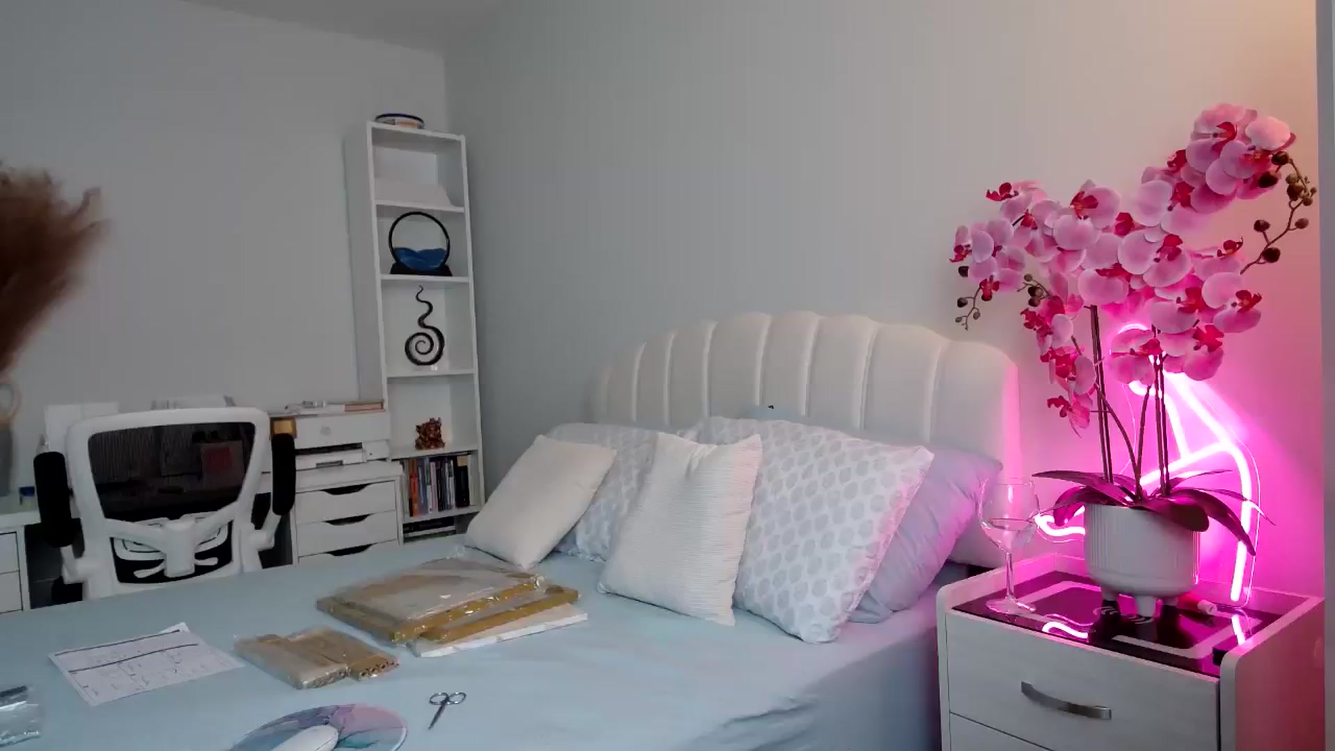 Gallery image thumbnail from AmberPeach's myfreecams stream on, 06/08/2024, 21:55 image 1 of 20