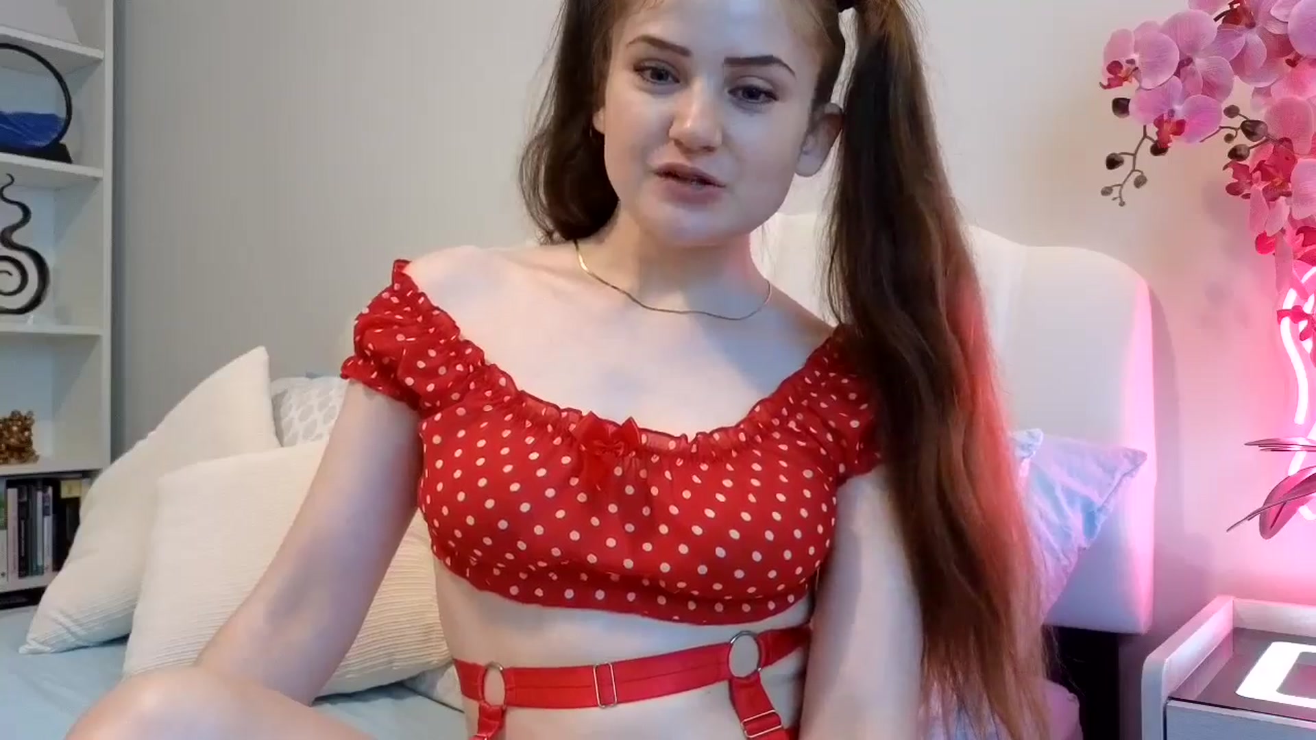Gallery image thumbnail from AmberPeach's myfreecams stream on, 06/12/2024, 22:19 image 6 of 20