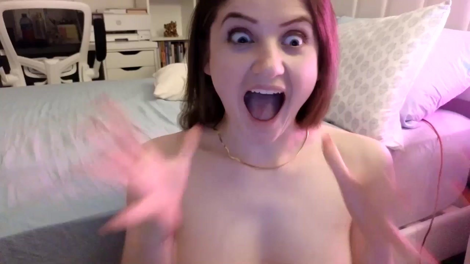 Gallery image thumbnail from AmberPeach's myfreecams stream on, 06/13/2024, 02:38 image 18 of 20