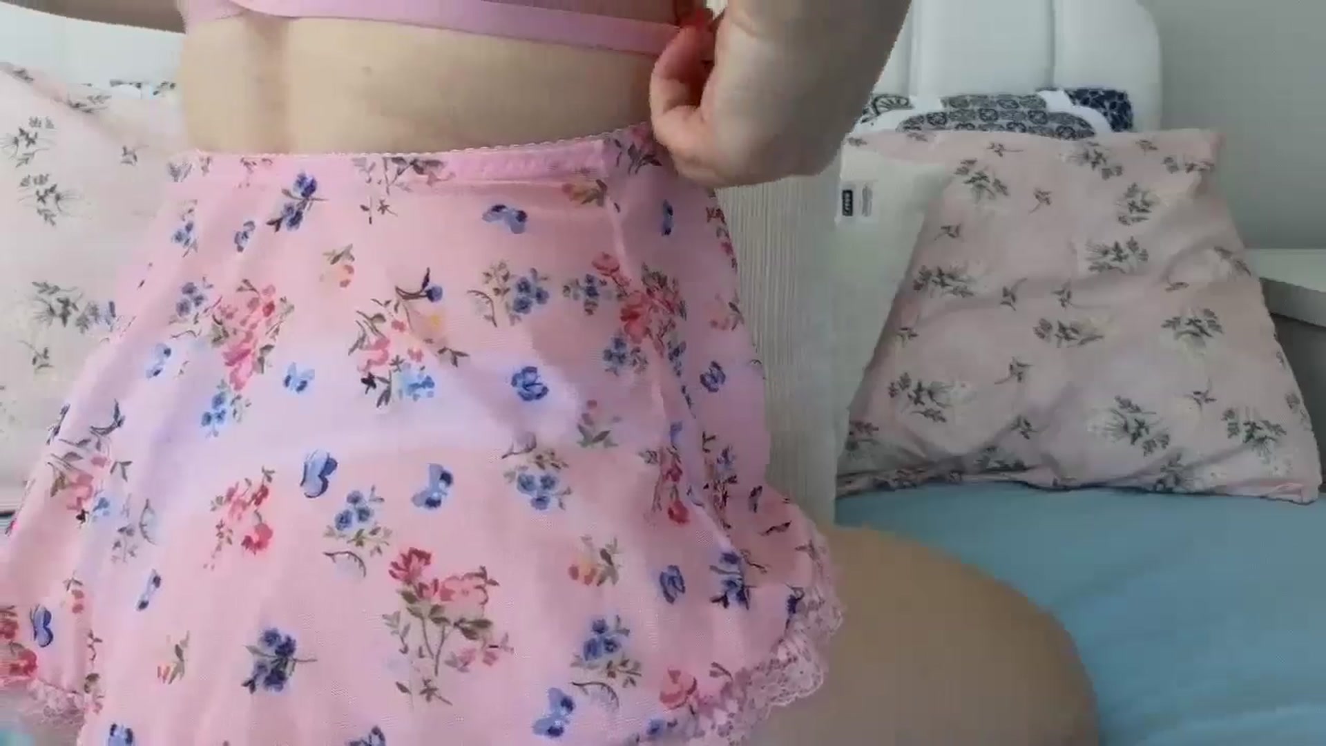 Gallery image thumbnail from AmberPeach's myfreecams stream on, 08/25/2024, 19:48 image 17 of 20