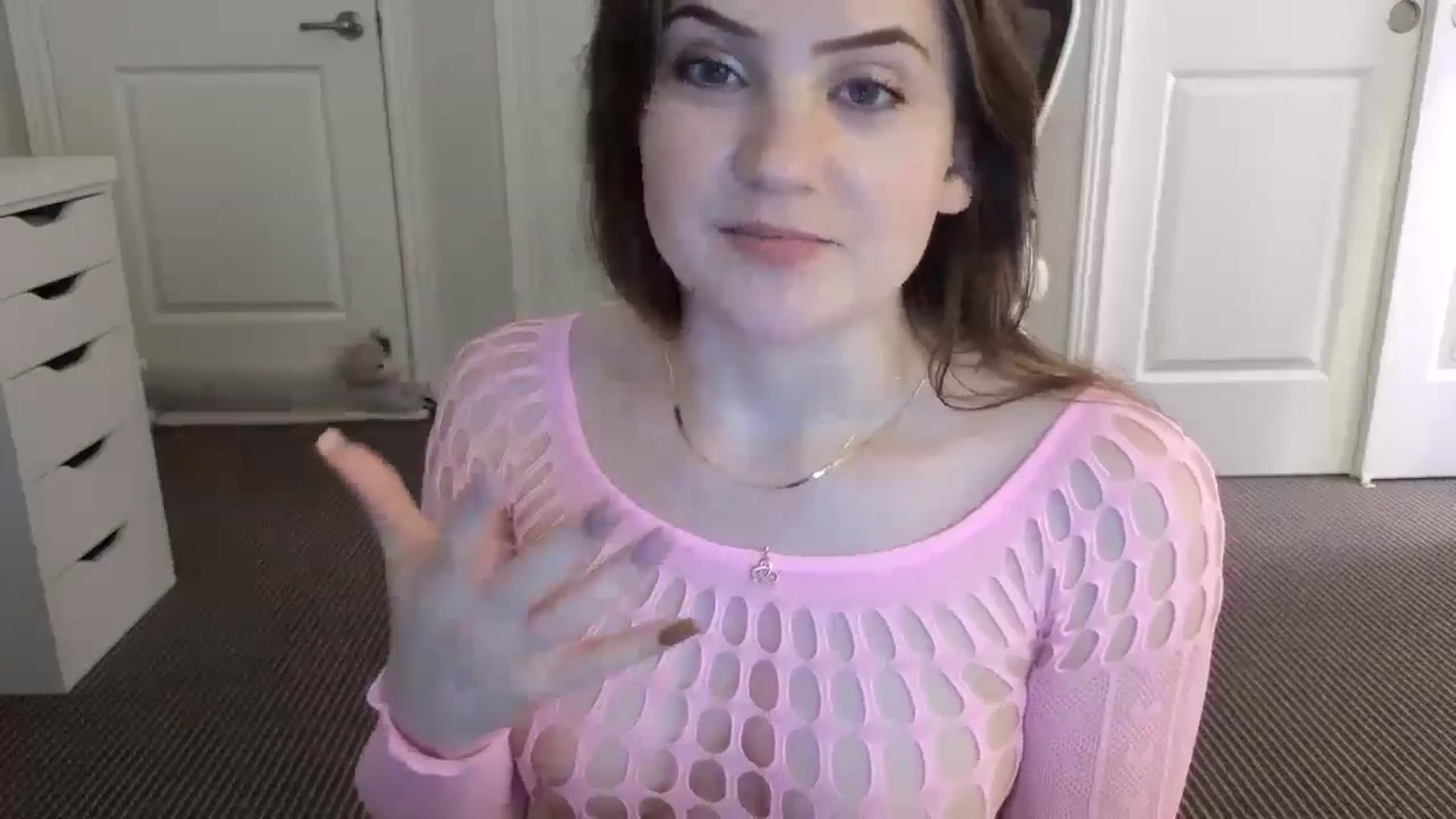 Gallery image thumbnail from AmberPeach's myfreecams stream on, 09/20/2024, 01:58 image 2 of 20