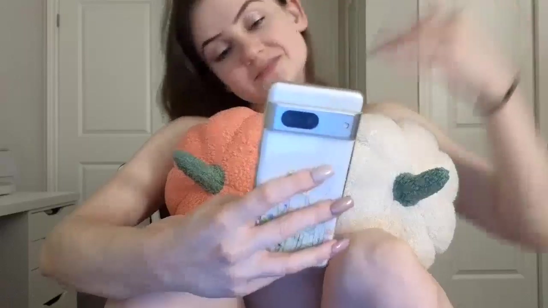 Gallery image thumbnail from AmberPeach's myfreecams stream on, 10/02/2024, 24:52 image 17 of 20