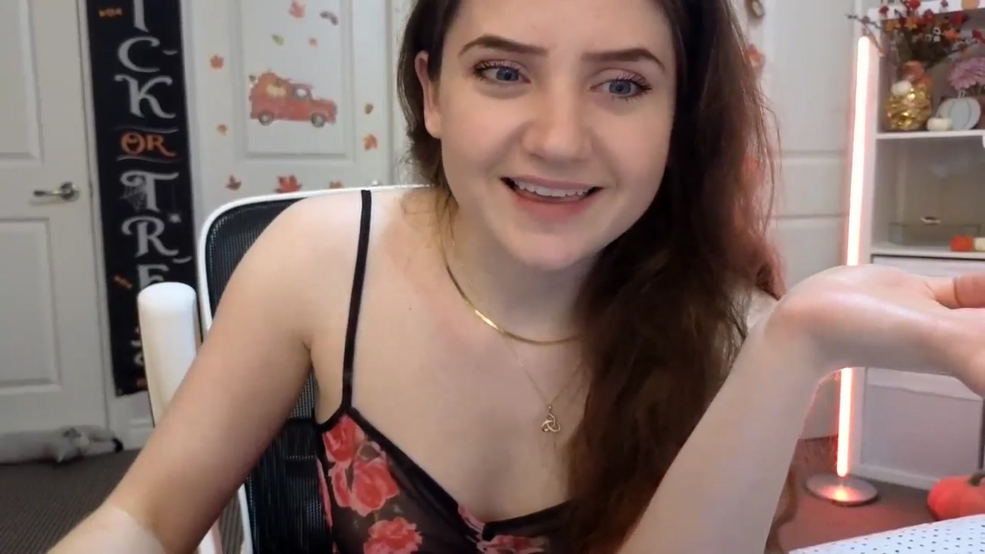 Gallery image thumbnail from AmberPeach's myfreecams stream on, 10/12/2024, 23:16 image 4 of 20