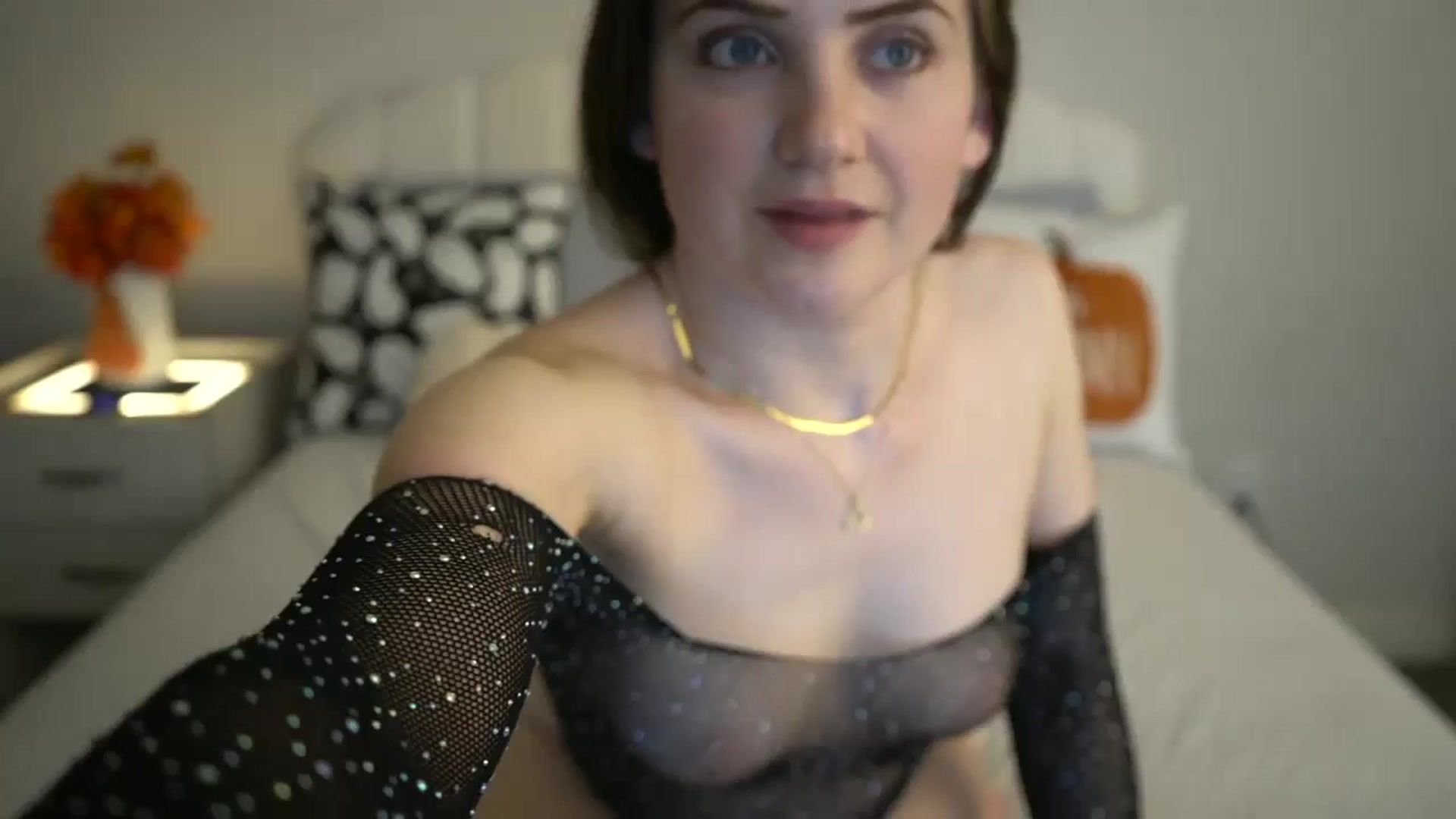 Gallery image thumbnail from AmberPeach's myfreecams stream on, 10/18/2024, 24:00 image 18 of 20