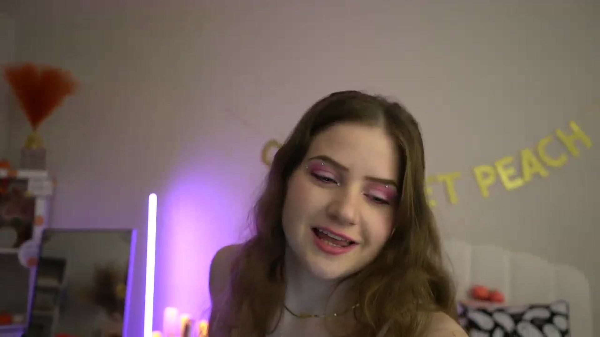 Gallery image thumbnail from AmberPeach's myfreecams stream on, 10/26/2024, 23:32 image 12 of 20