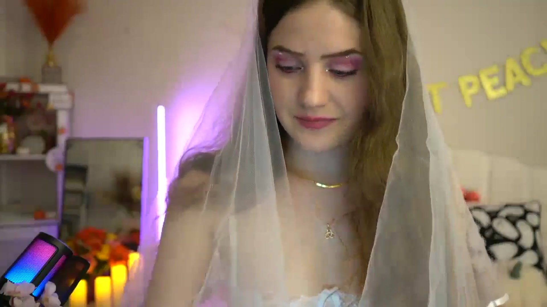 Gallery image thumbnail from AmberPeach's myfreecams stream on, 10/26/2024, 23:58 image 8 of 20