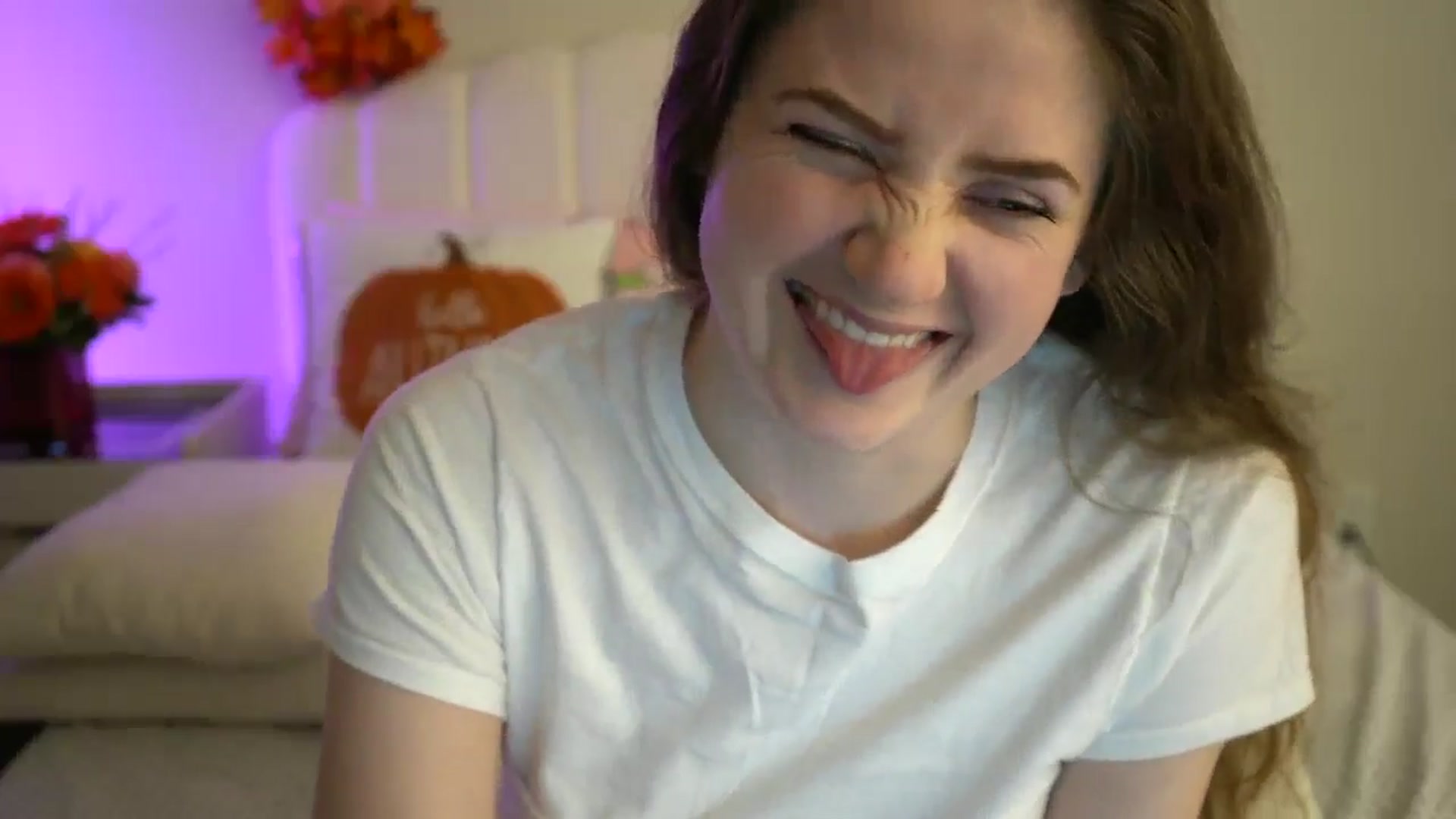 Gallery image thumbnail from AmberPeach's myfreecams stream on, 10/28/2024, 03:39 image 12 of 20