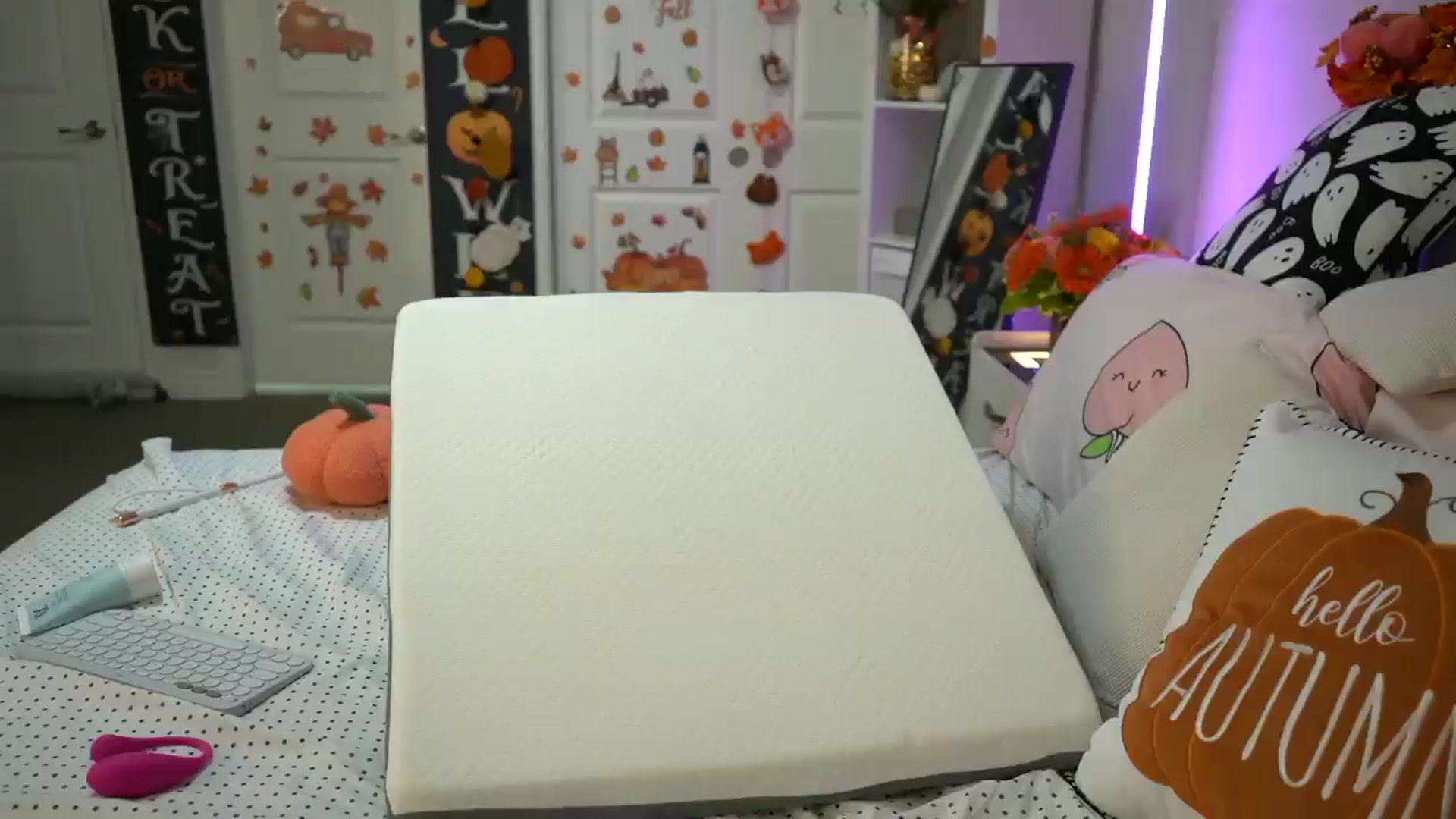 Gallery image thumbnail from AmberPeach's myfreecams stream on, 10/30/2024, 07:18 image 4 of 20