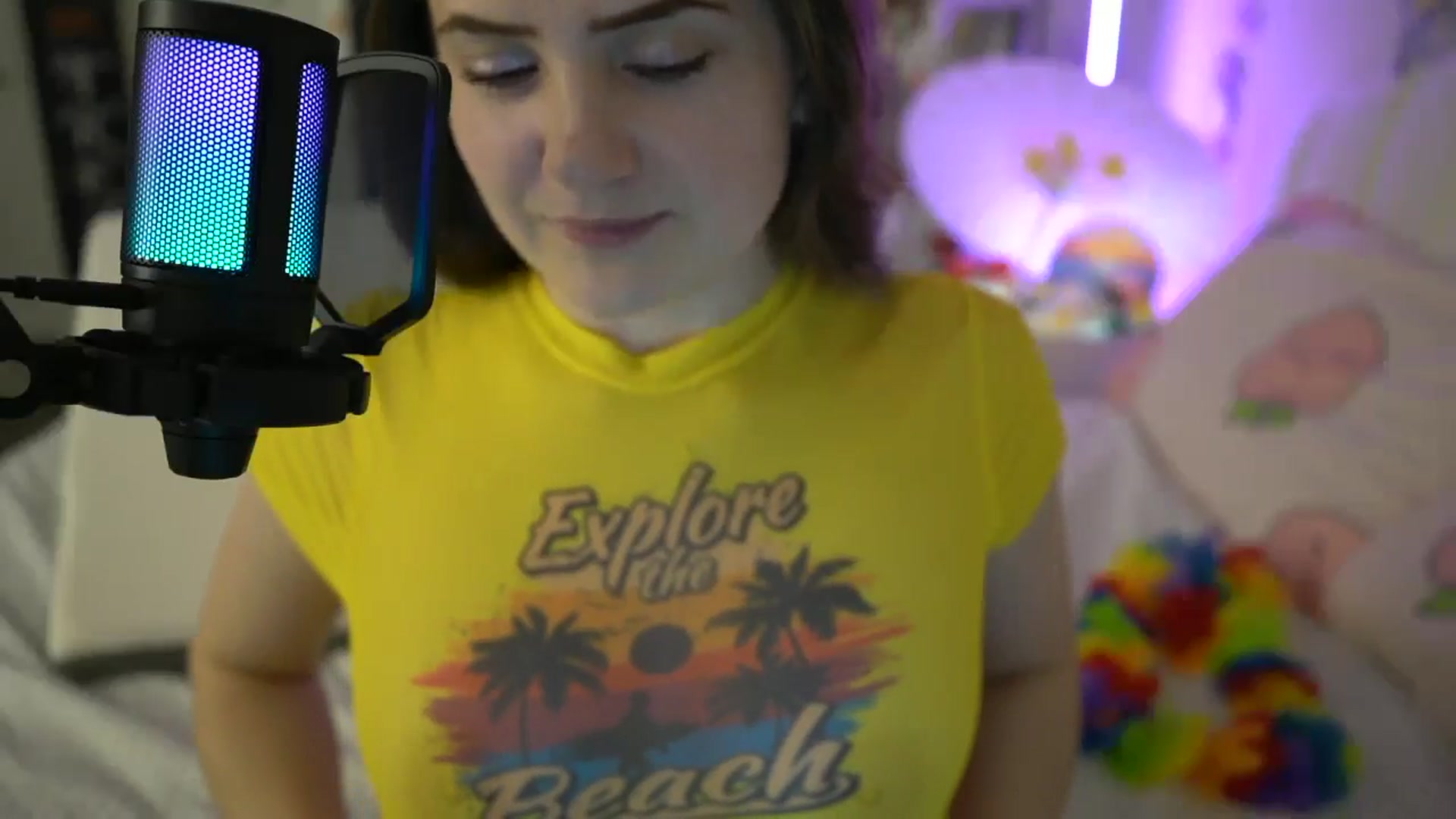 Gallery image thumbnail from AmberPeach's myfreecams stream on, 10/31/2024, 24:03 image 7 of 20