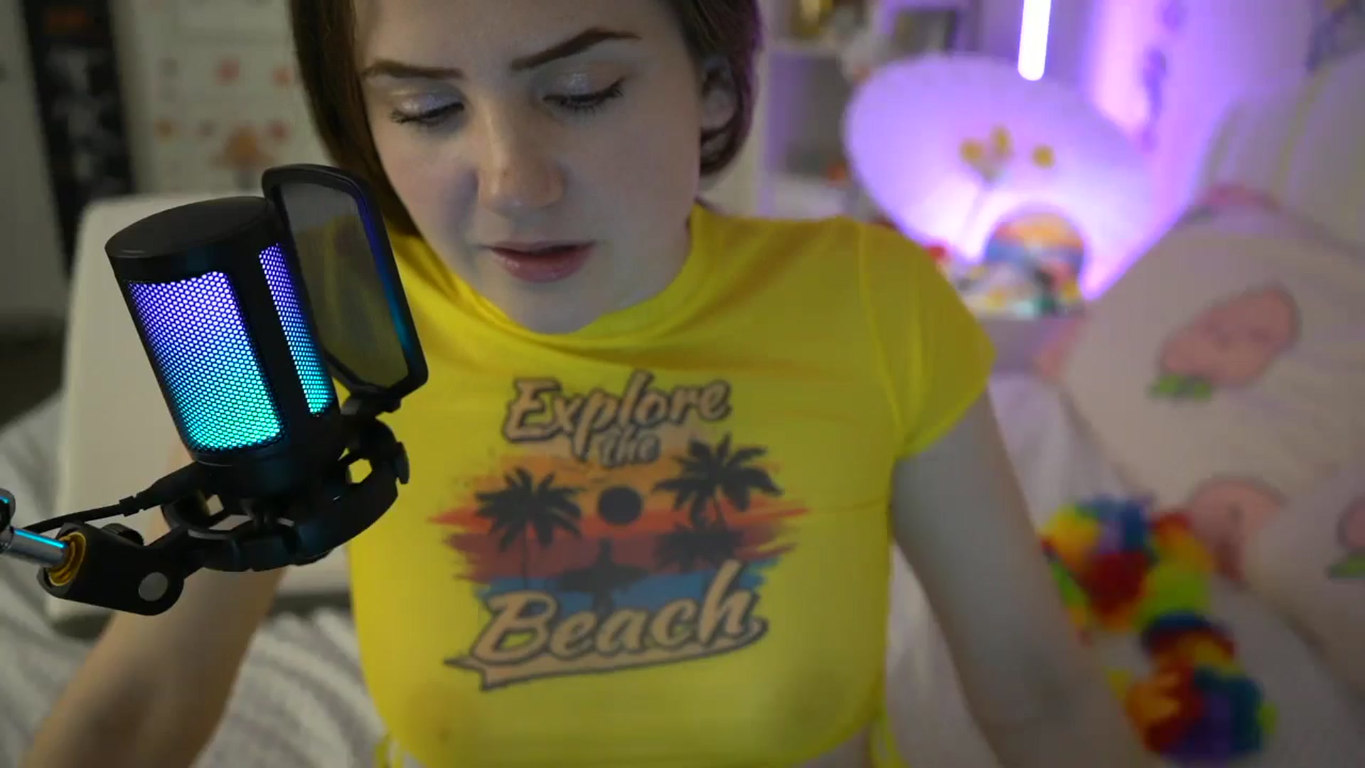 Gallery image thumbnail from AmberPeach's myfreecams stream on, 10/31/2024, 24:03 image 6 of 20