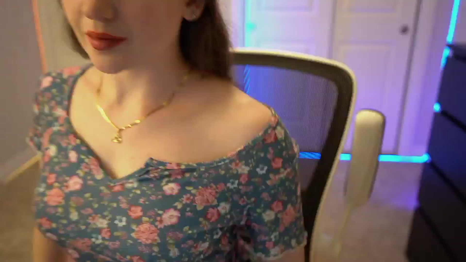 Gallery image thumbnail from AmberPeach's myfreecams stream on, 06/23/2025, 03:18 image 16 of 20