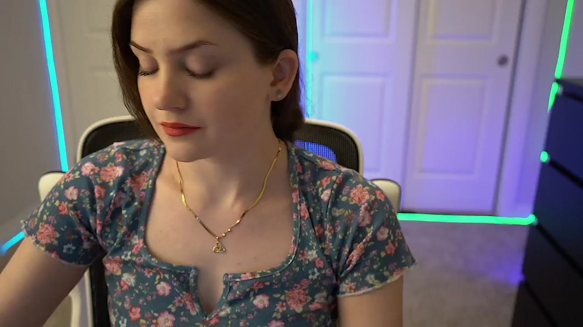 Gallery image thumbnail from AmberPeach's myfreecams stream on, 06/23/2025, 03:18 image 1 of 20