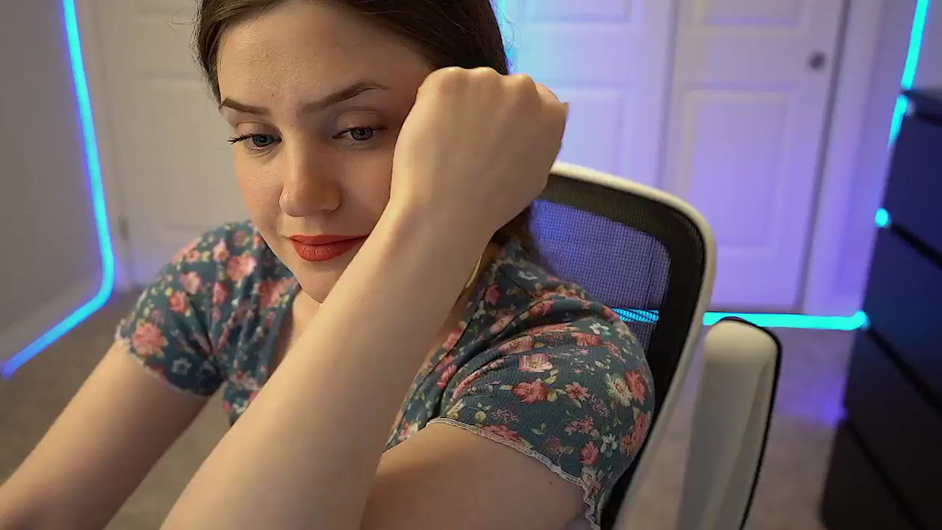 Gallery image thumbnail from AmberPeach's myfreecams stream on, 06/23/2025, 03:18 image 9 of 20