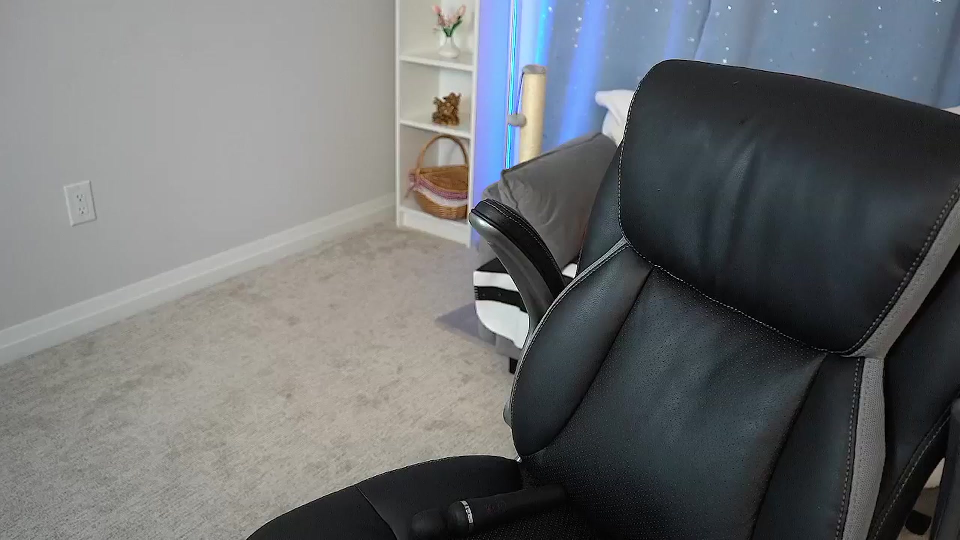 Gallery image thumbnail from AmberPeach's myfreecams stream on, 10/01/2025, 23:31 image 18 of 20