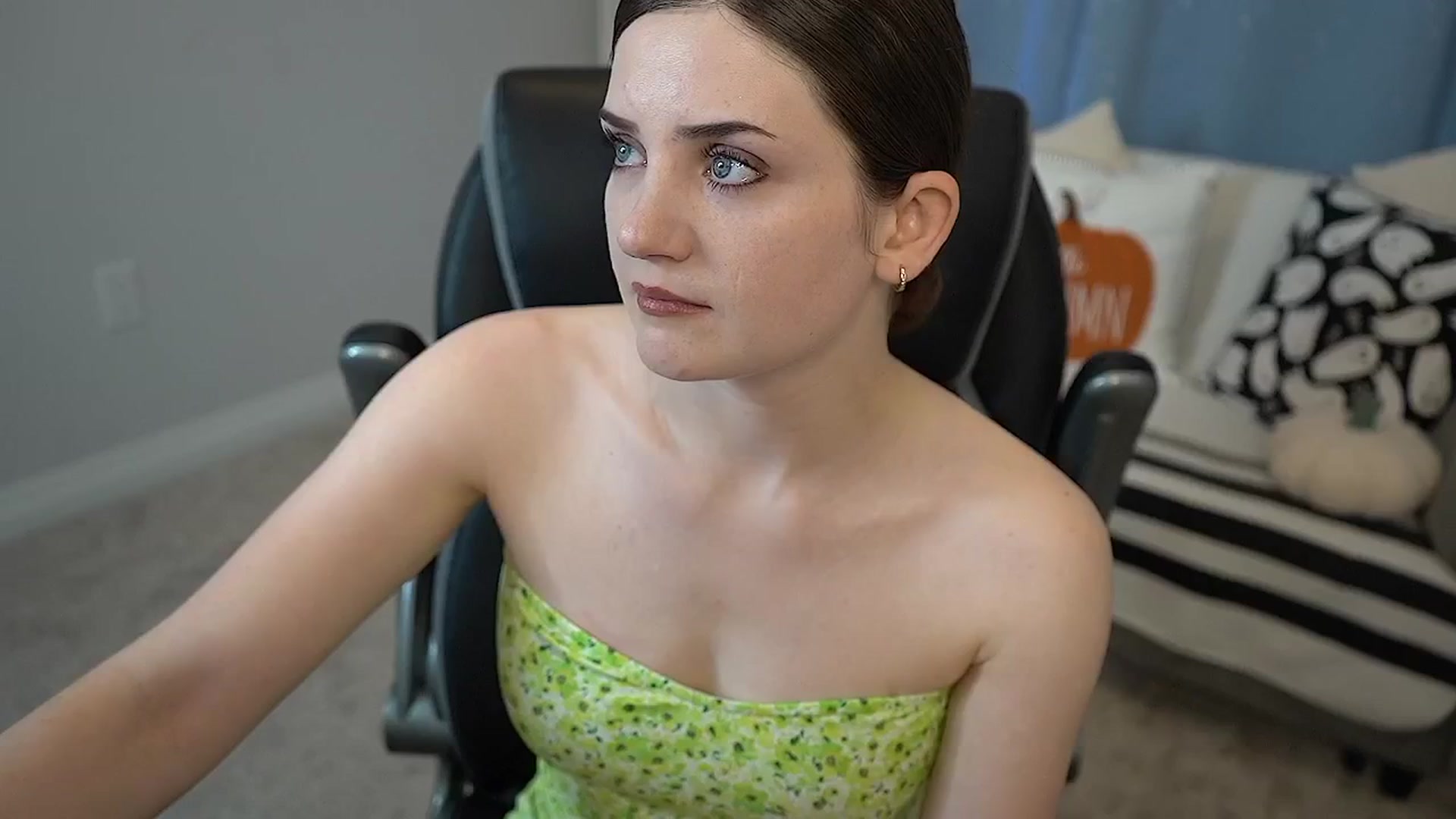 Gallery image thumbnail from AmberPeach's myfreecams stream on, 10/02/2025, 22:20 image 16 of 20